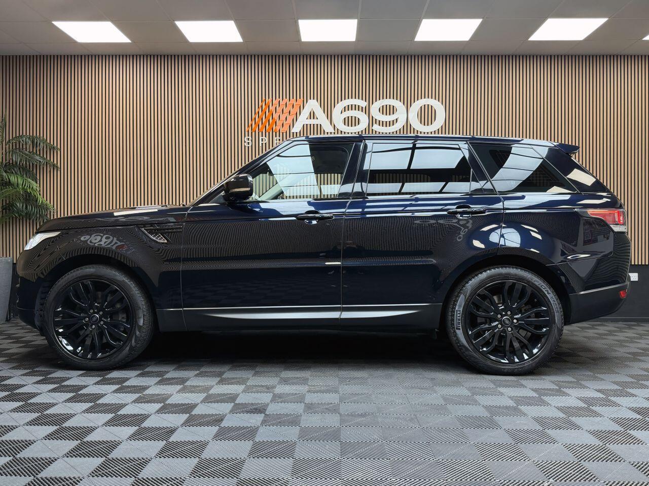 Land Rover Range Rover Sport view 4