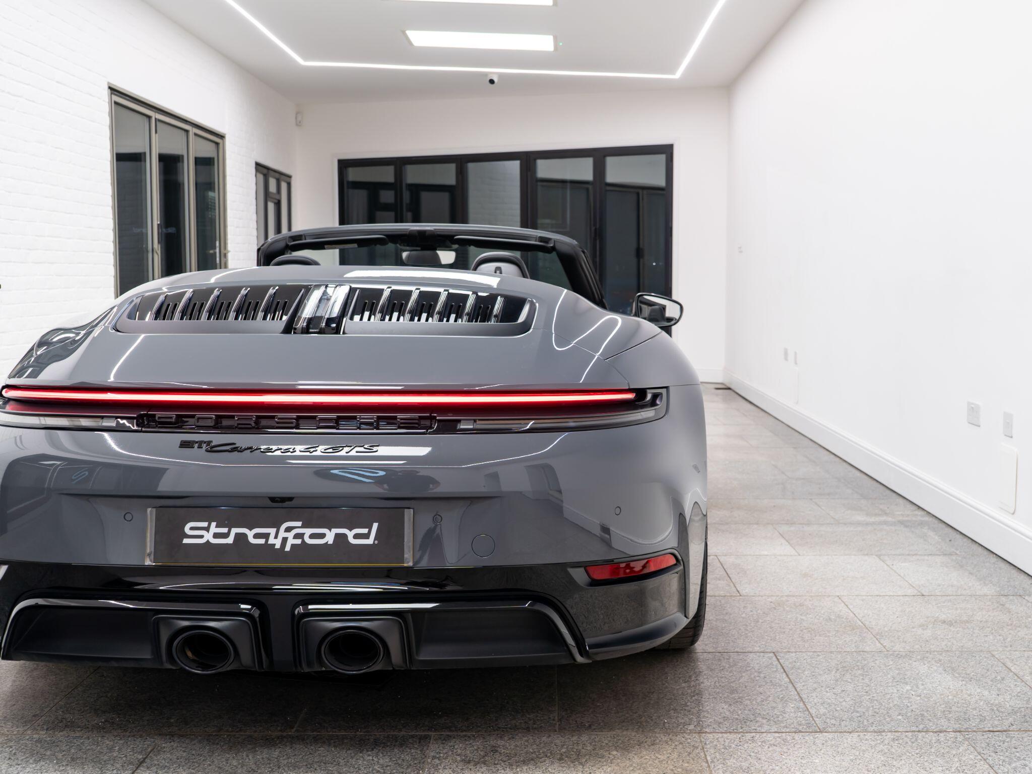 Porsche 911 view 17