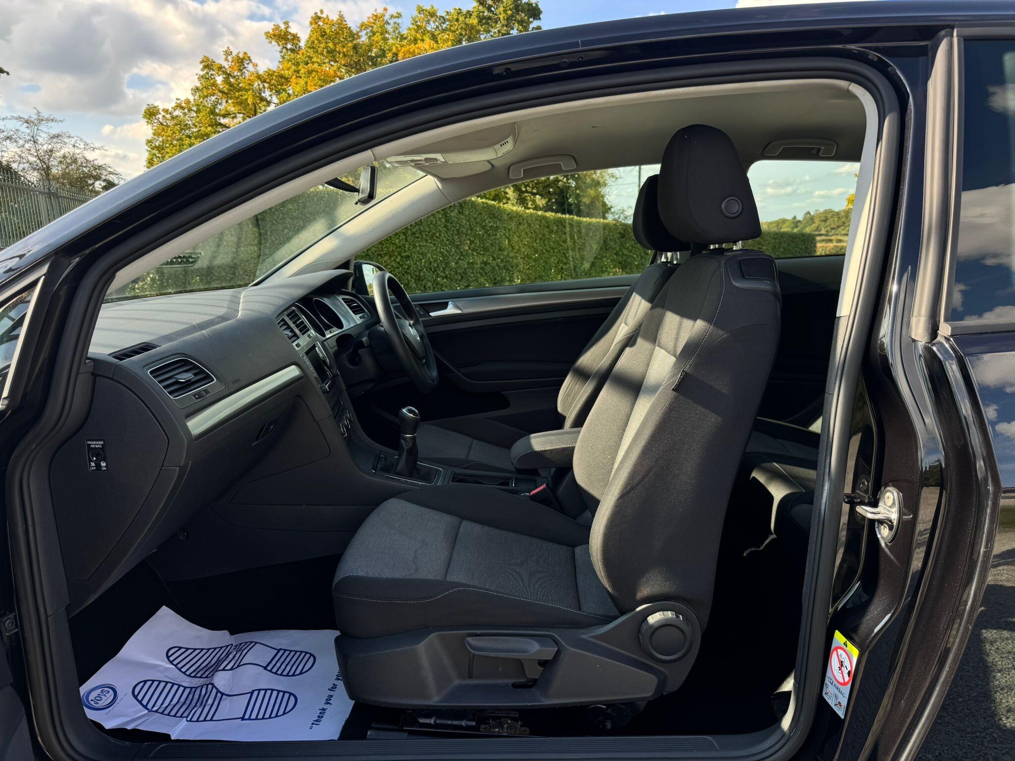 2014 Volkswagen Golf image 22