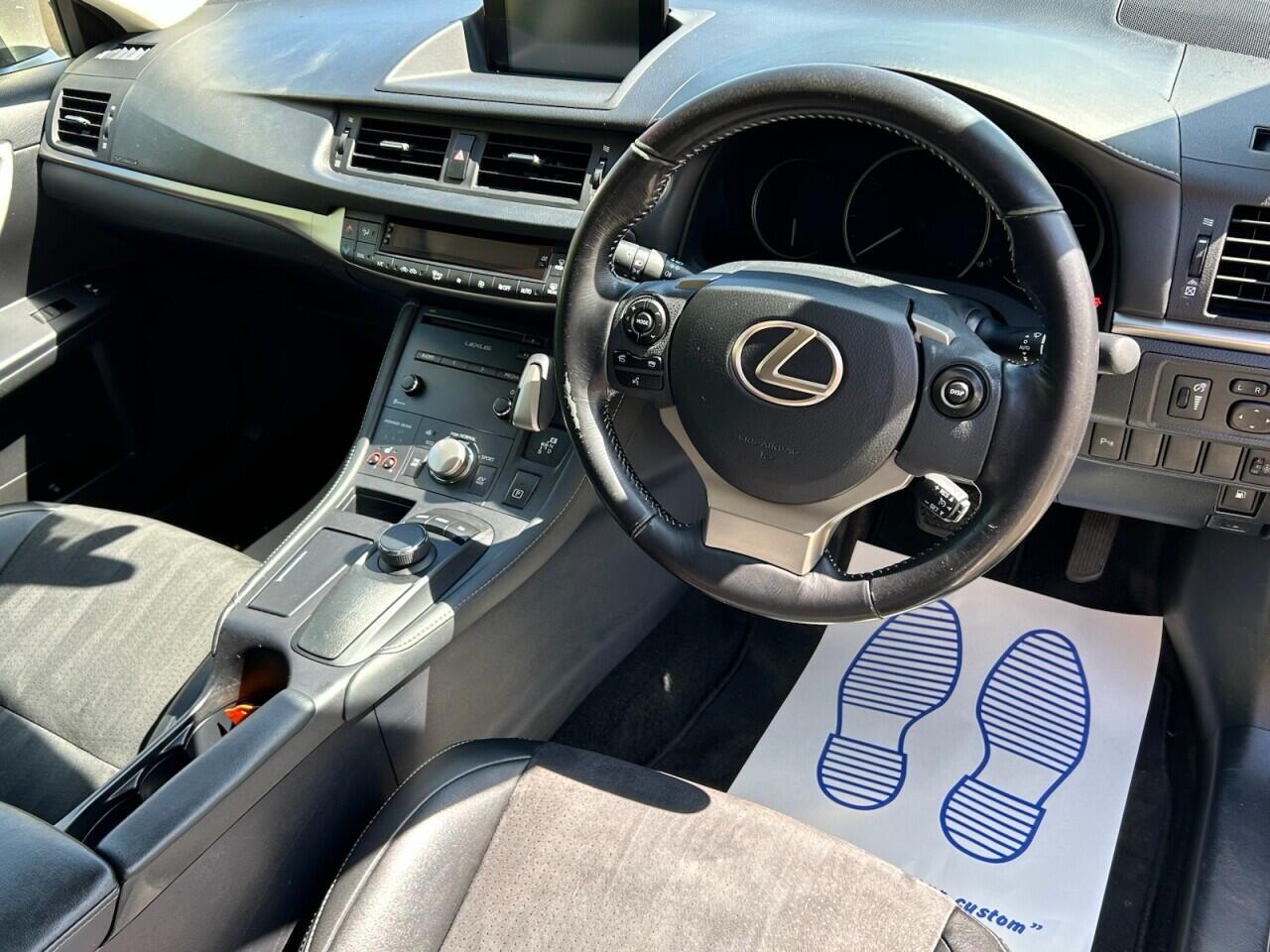 Lexus CT view 3