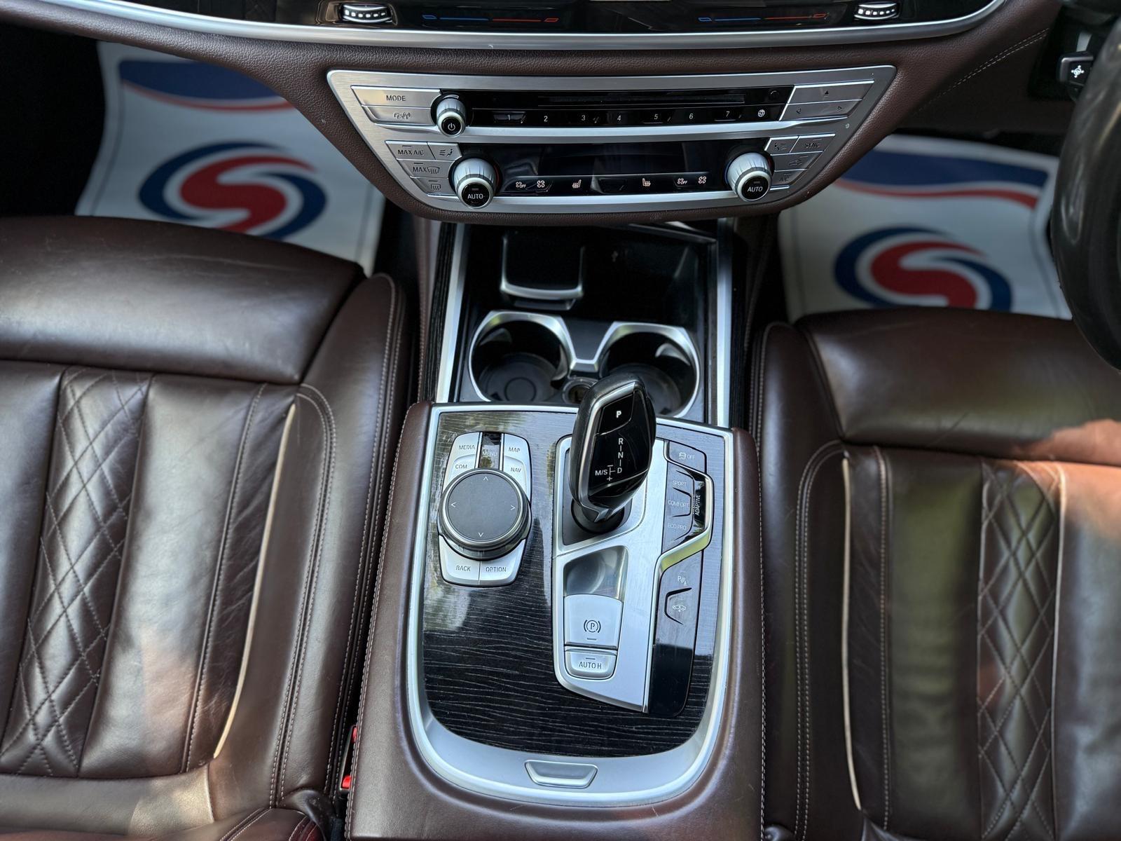 BMW 7 Series view 20