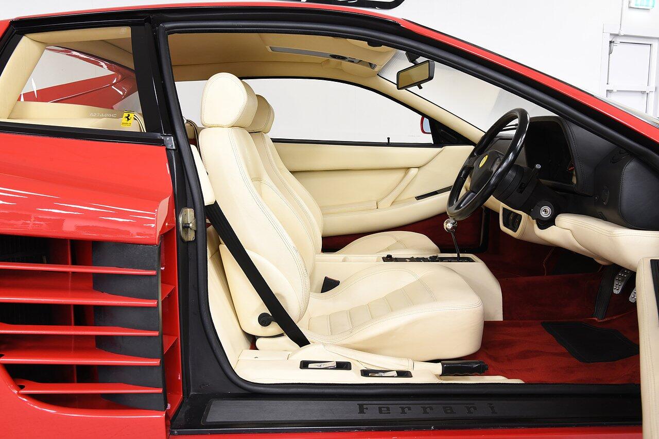 Ferrari 512 view 6