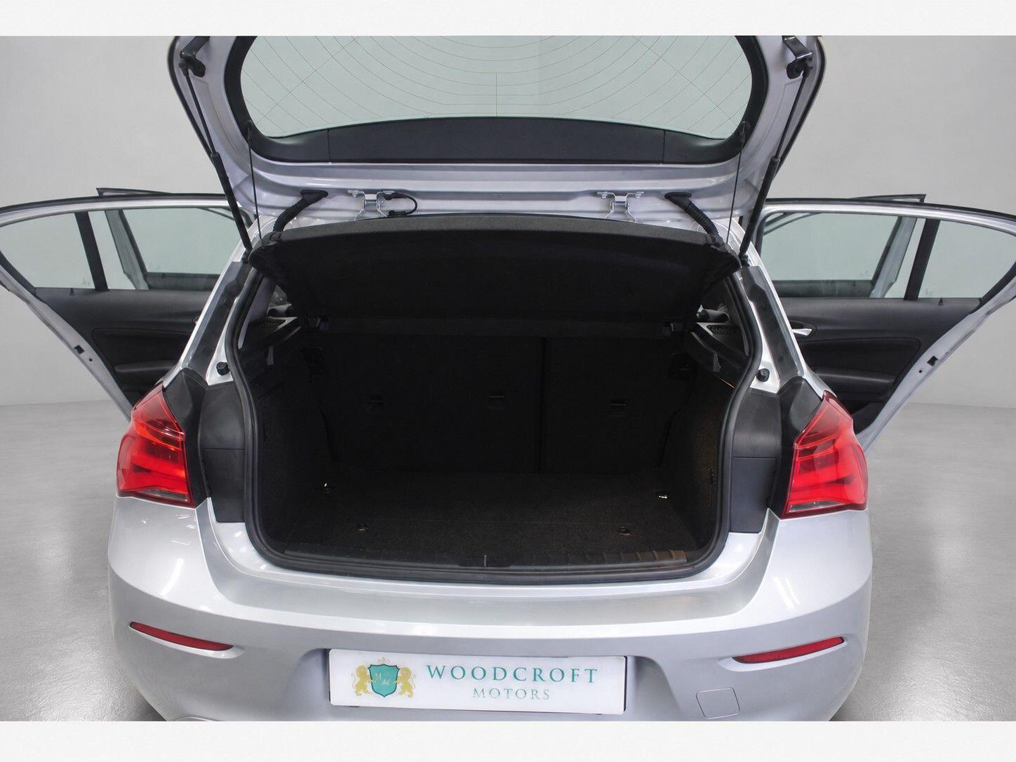BMW 1 Series view 22