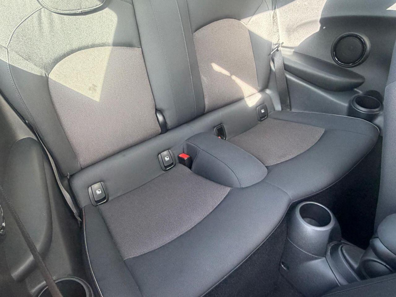 Mini Hatch view 32