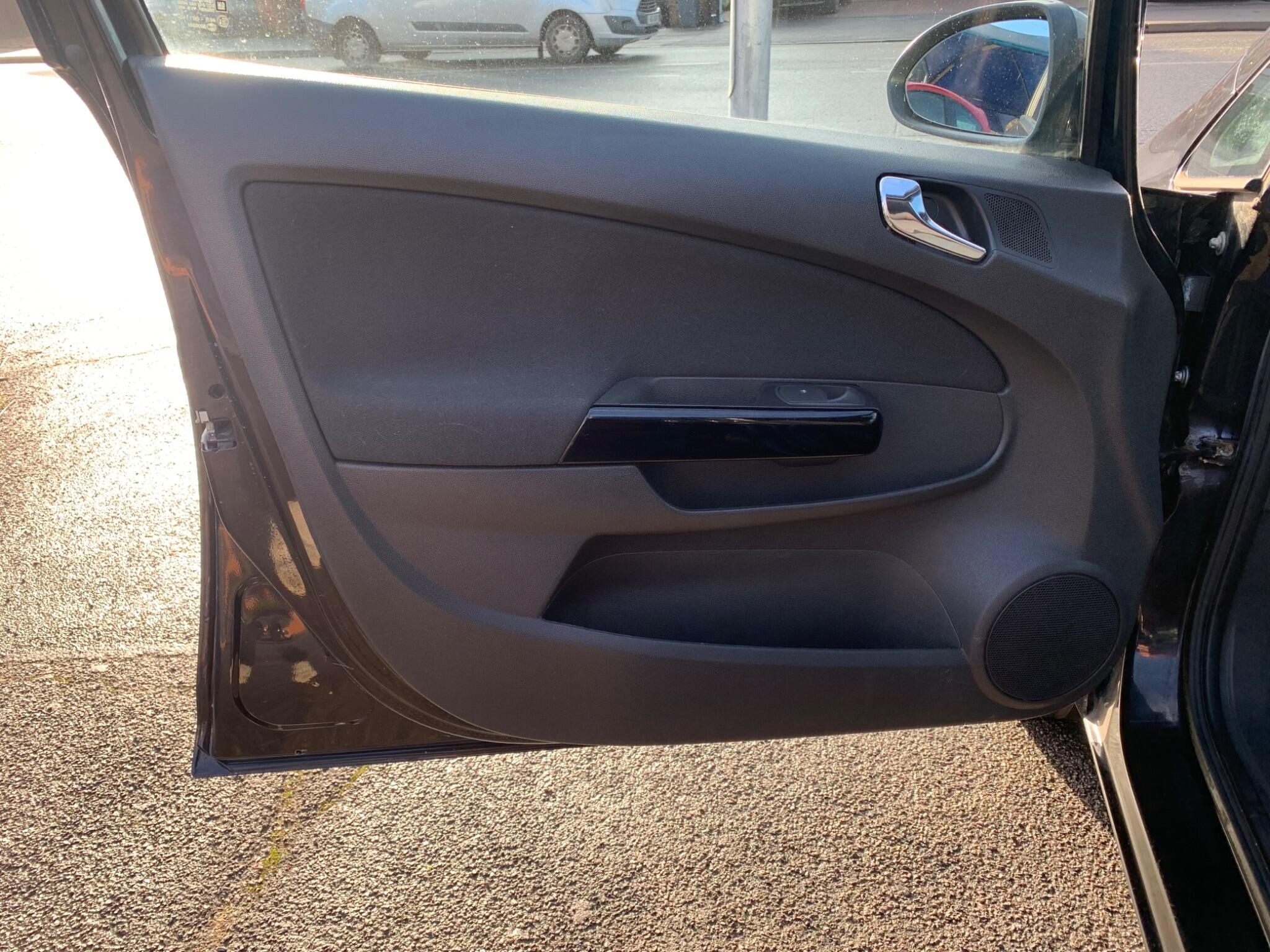 2009 Vauxhall Corsa image 37
