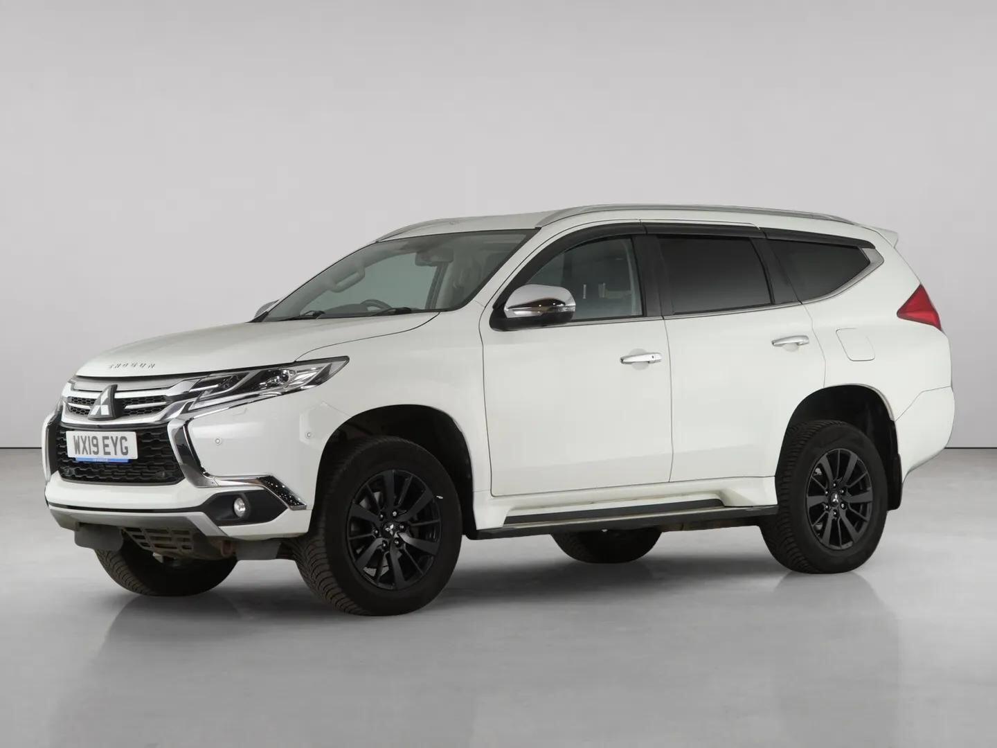 Mitsubishi Shogun Sport view 2