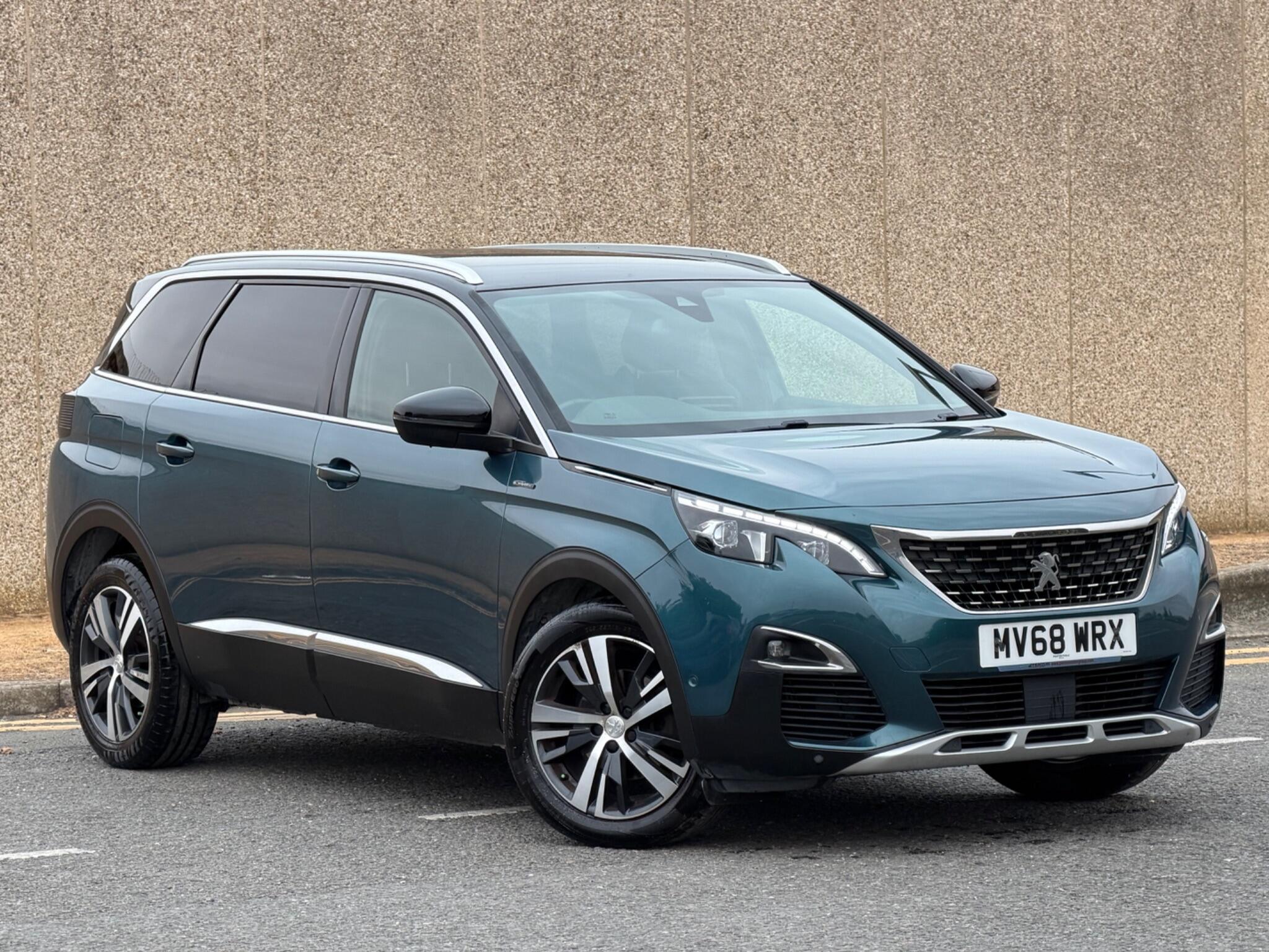 Peugeot 5008 view 2