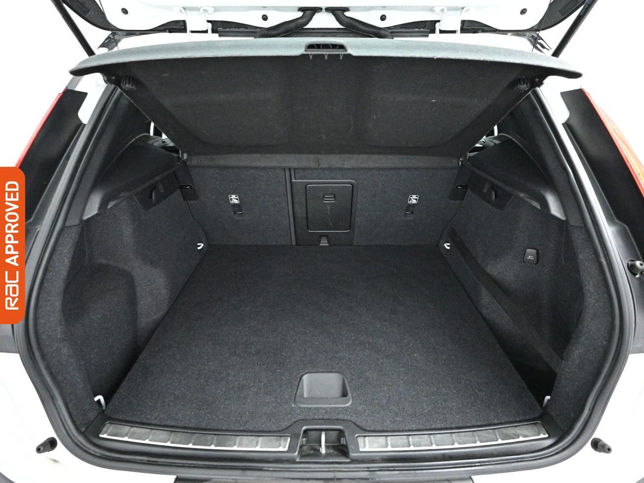 Volvo XC40 view 26