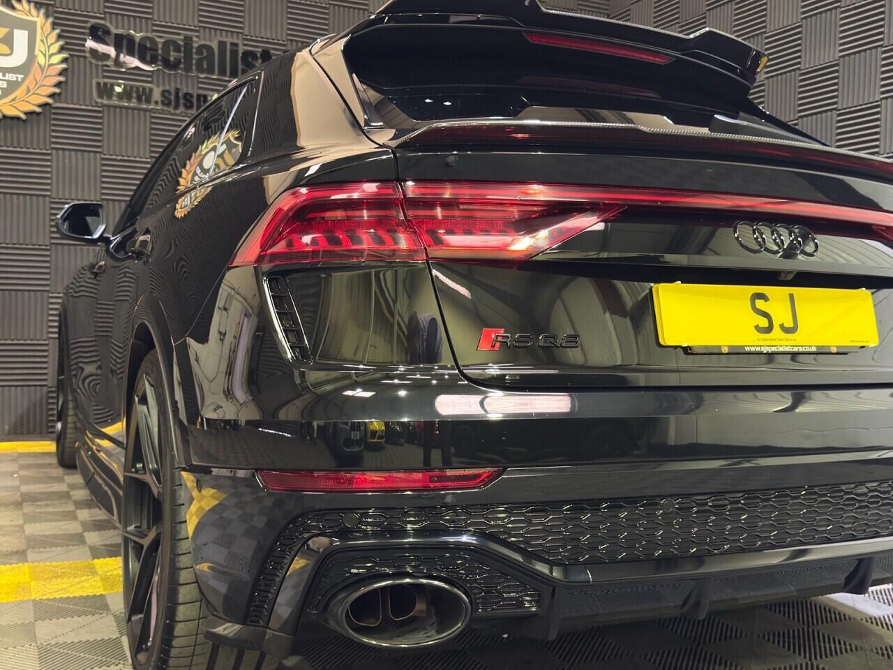 Audi RSQ8 view 29