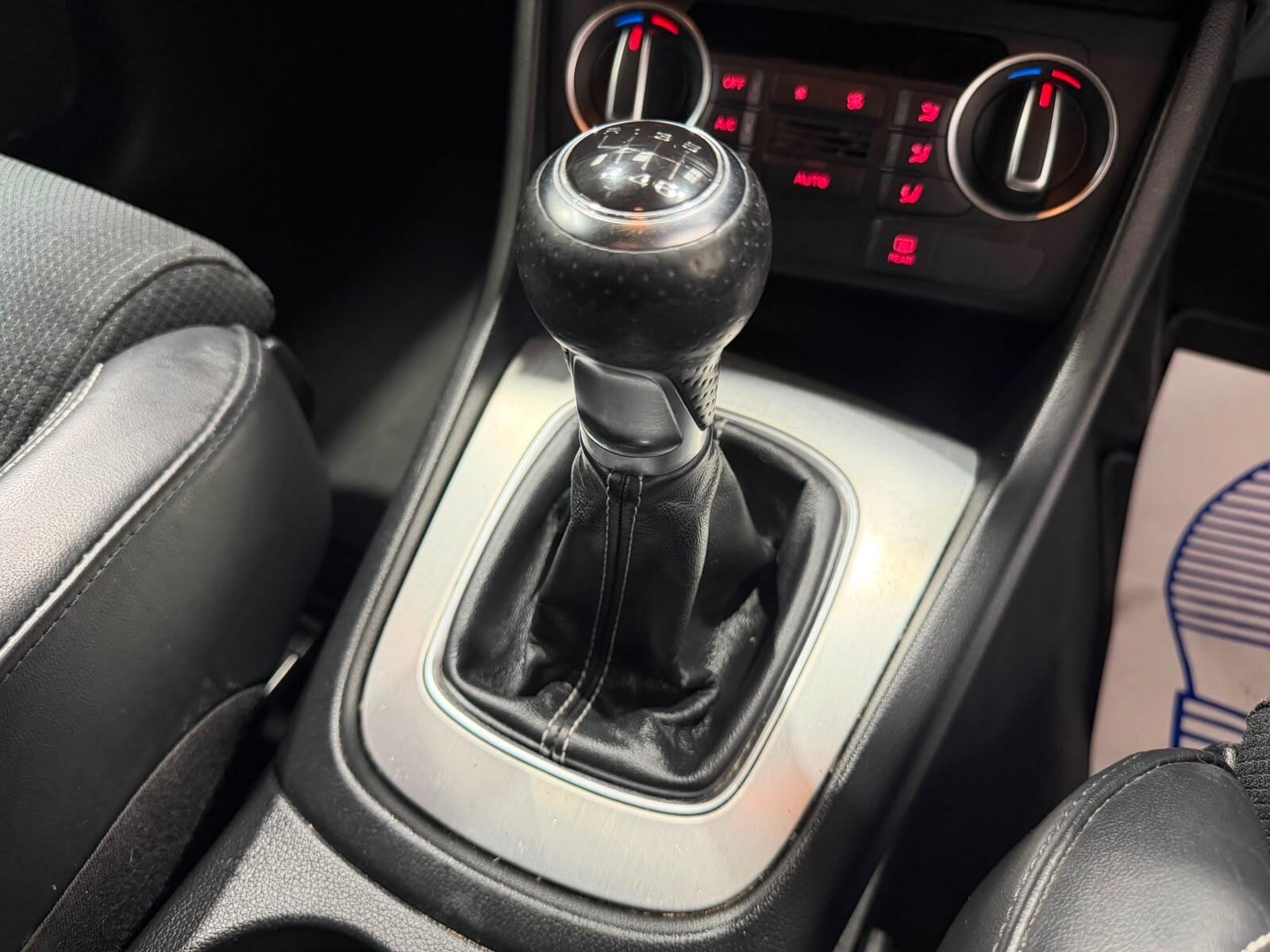 Audi Q3 view 13