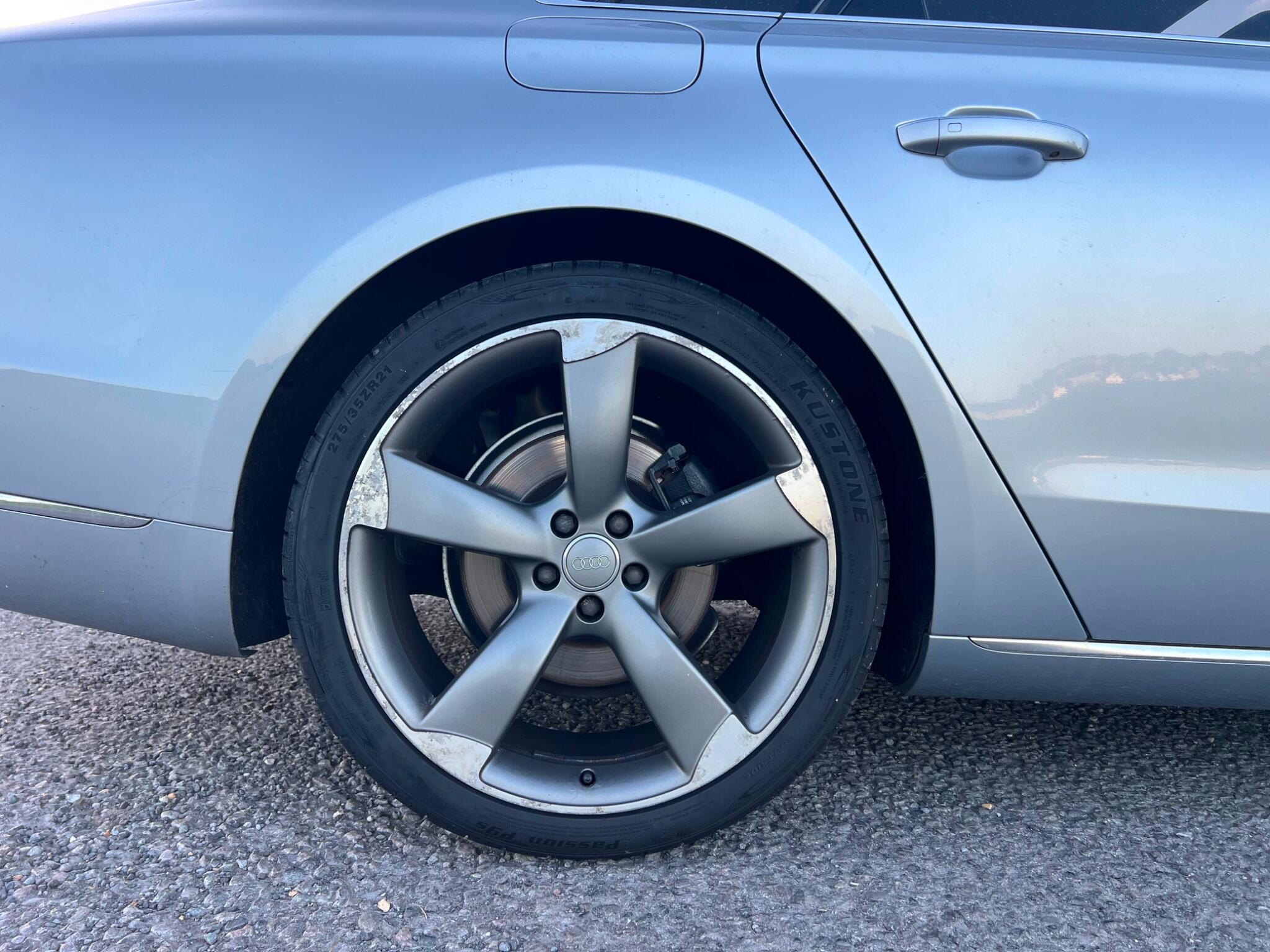 Audi A8 view 24