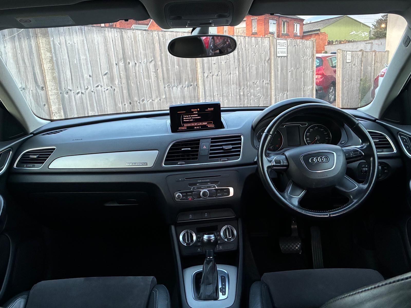 Audi Q3 view 16