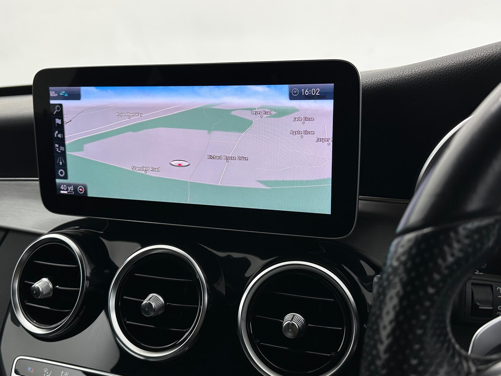 Mercedes-Benz C-Class view 25
