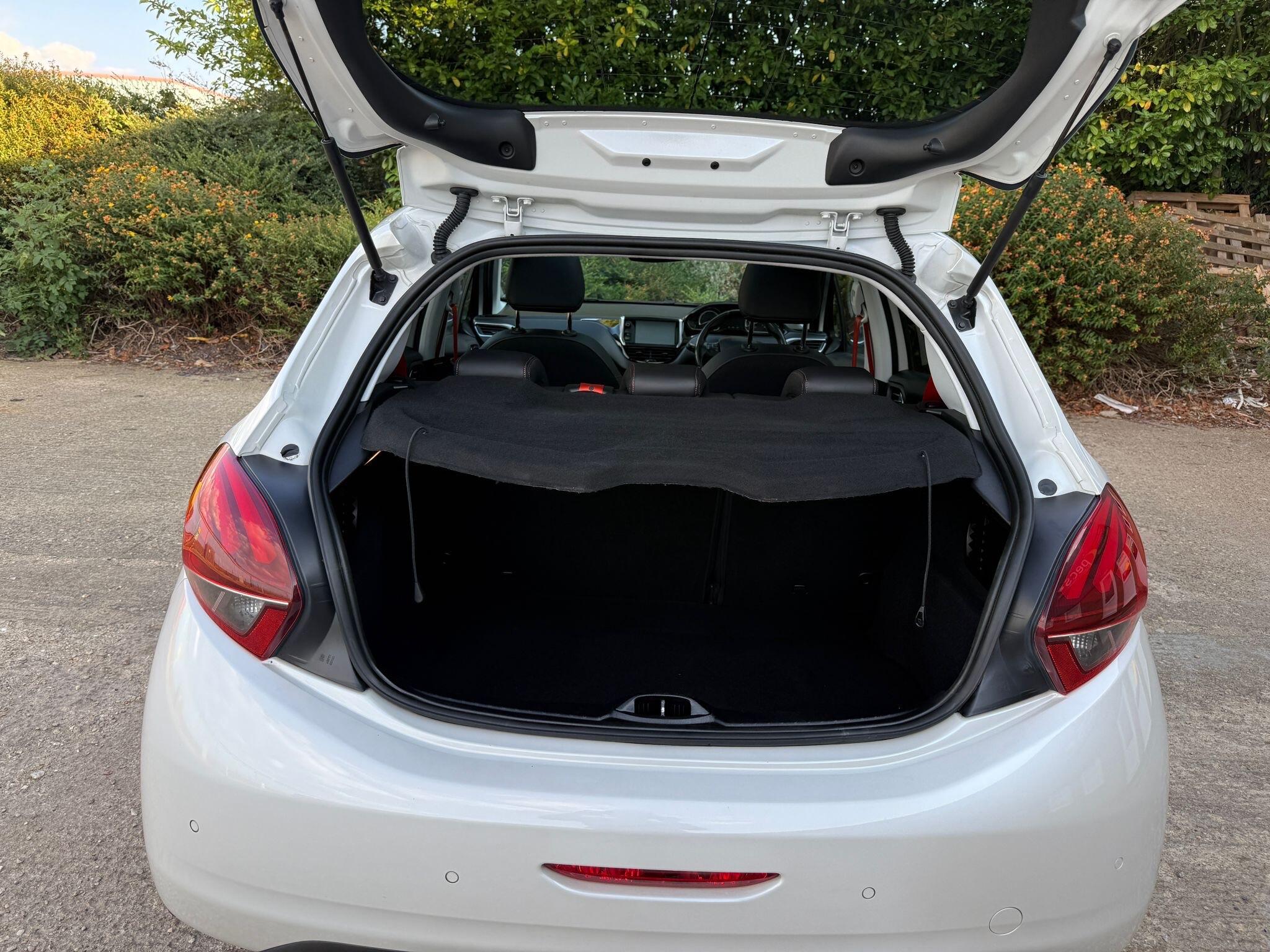Peugeot 208 view 27
