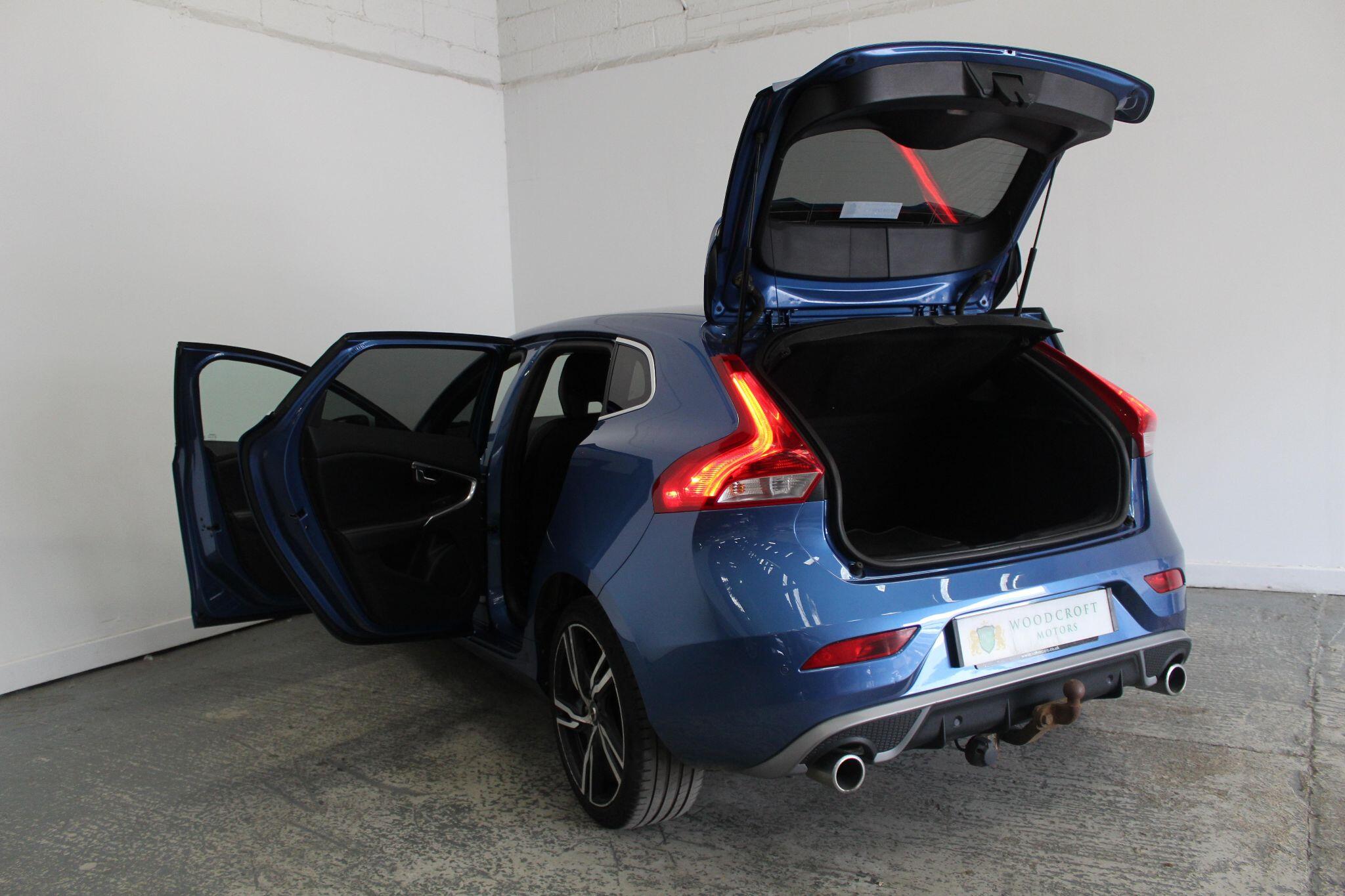Volvo V40 view 22