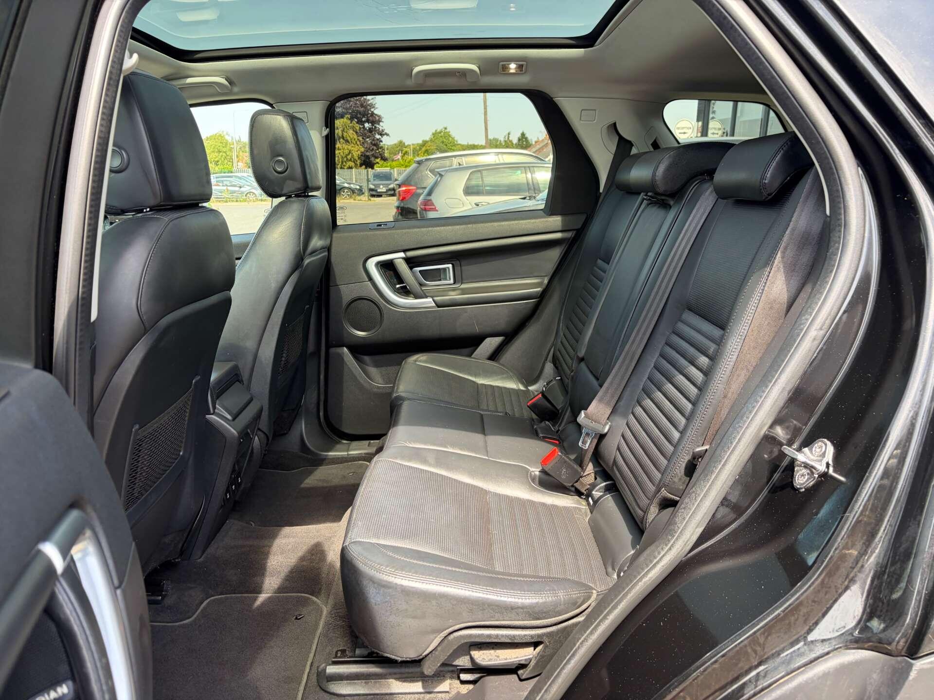 Land Rover Discovery Sport view 20