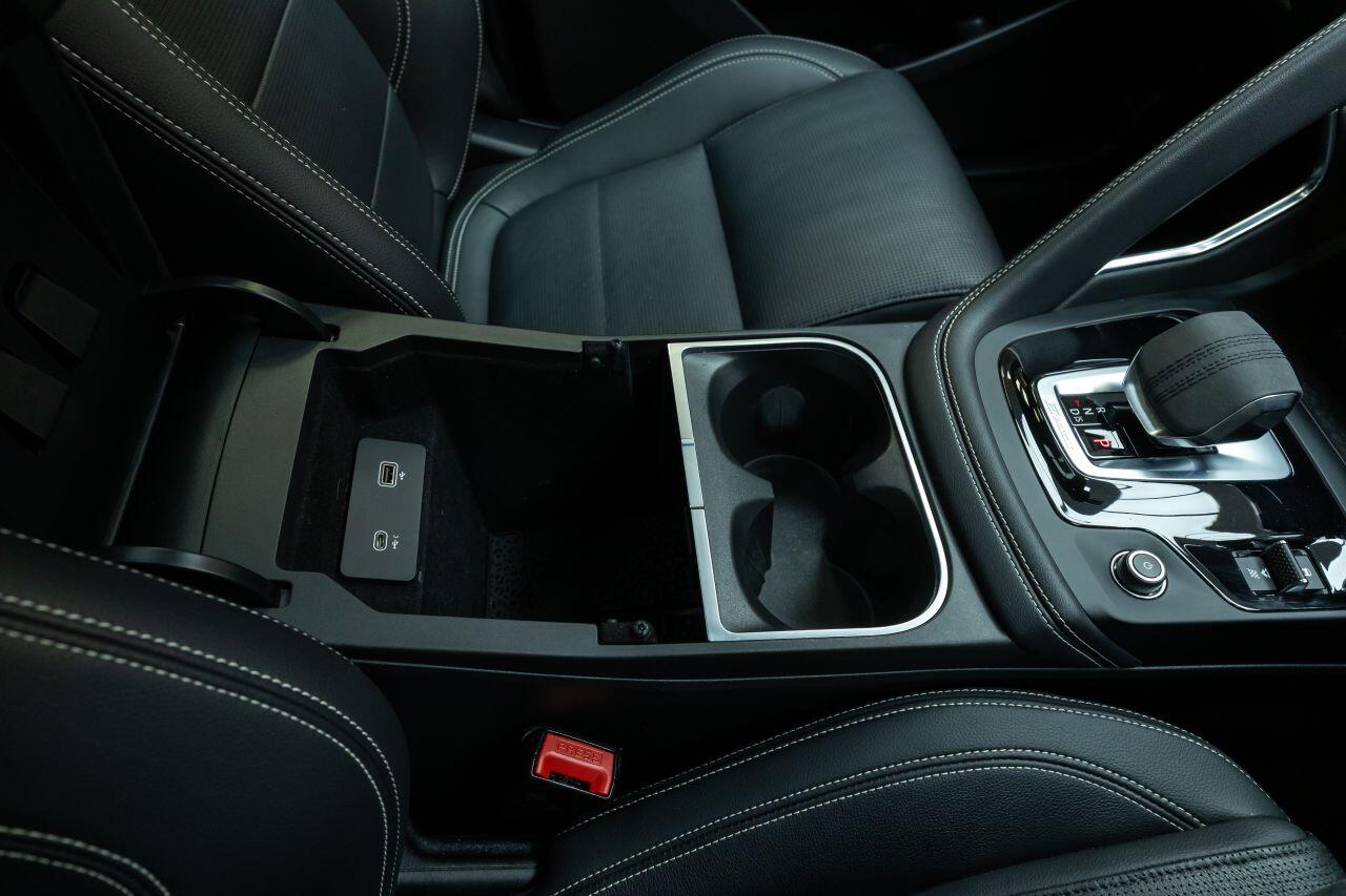 Jaguar E-Pace view 34