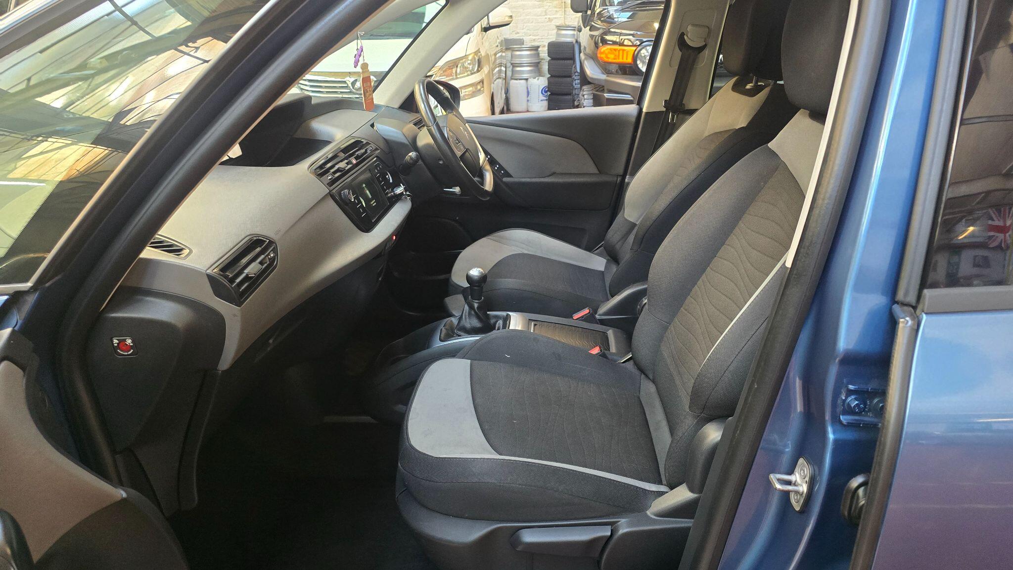 Citroen C4 Picasso view 4