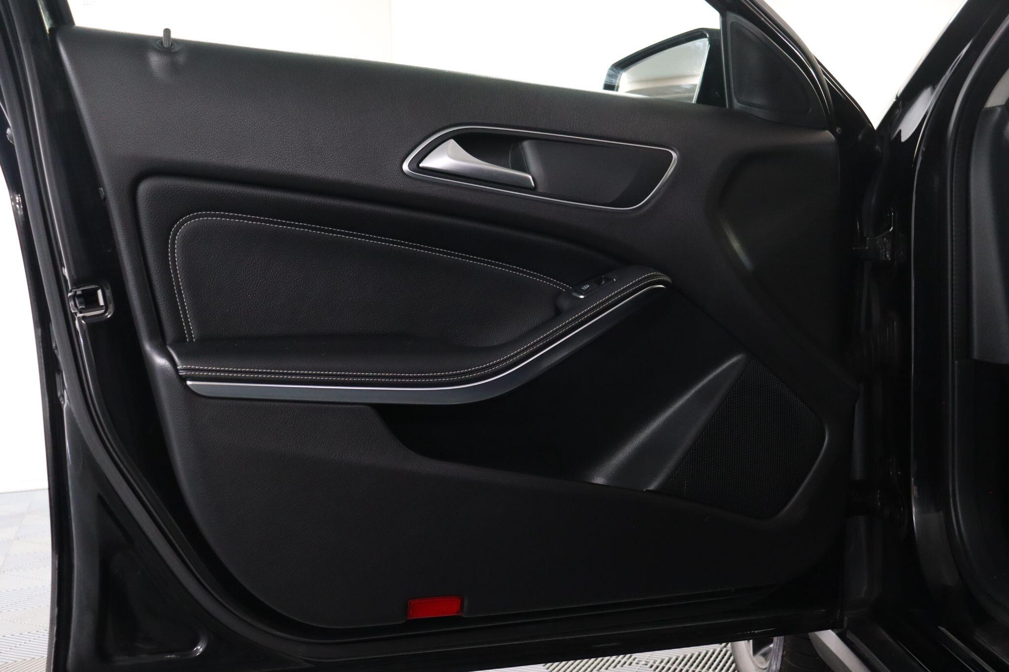 Mercedes-Benz Gla view 42
