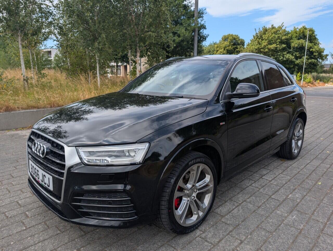 Audi Q3 view 18