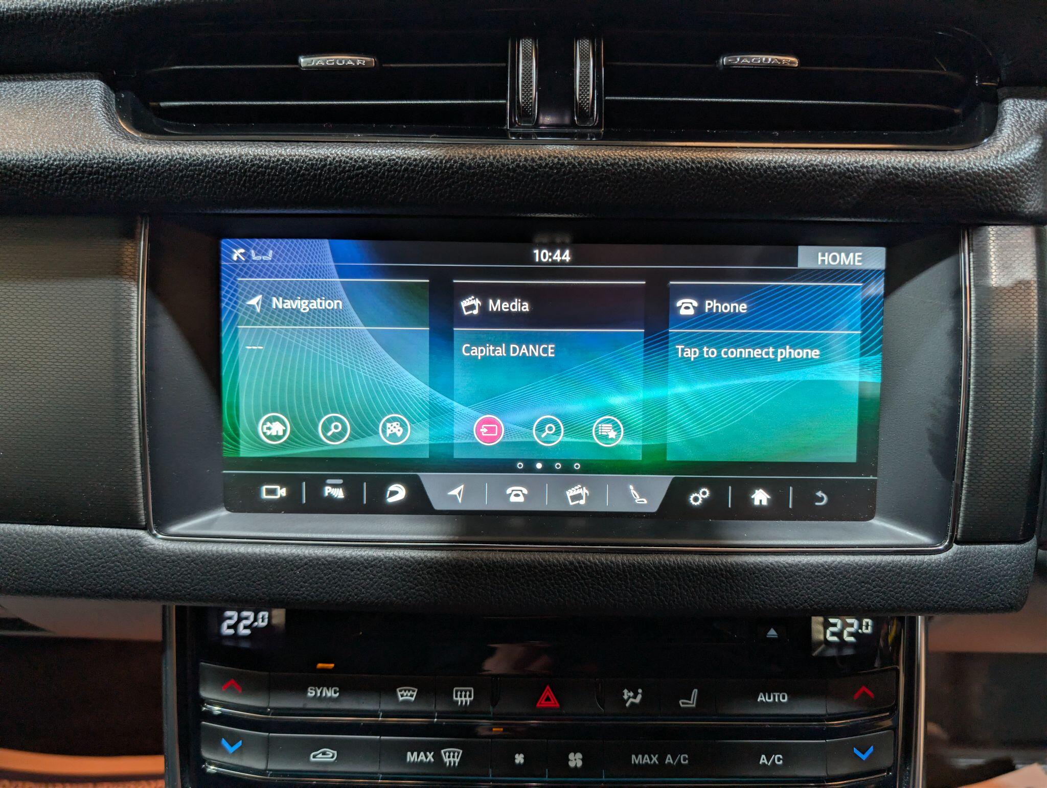 Jaguar XF view 21