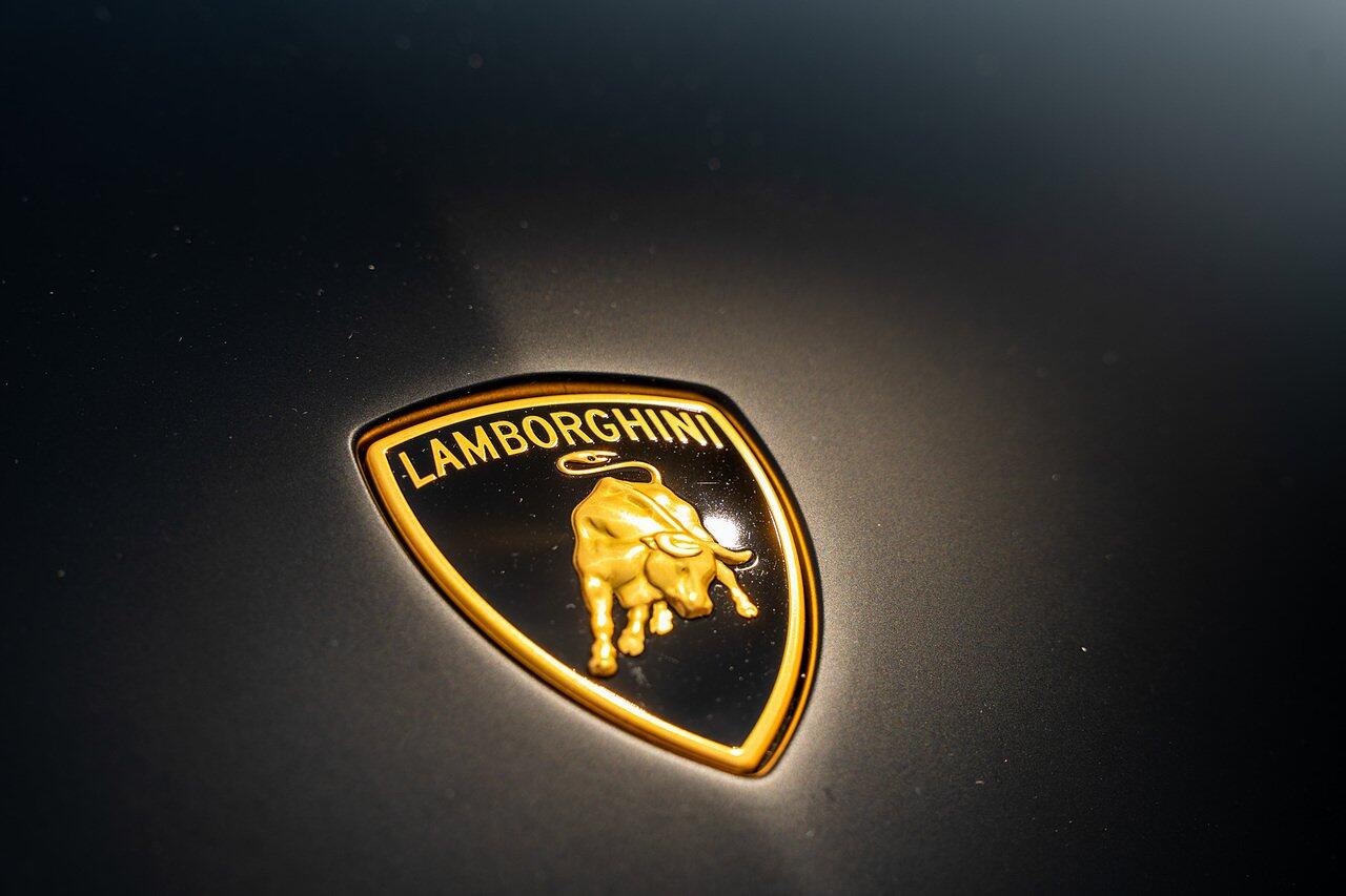Lamborghini Revuelto view 44