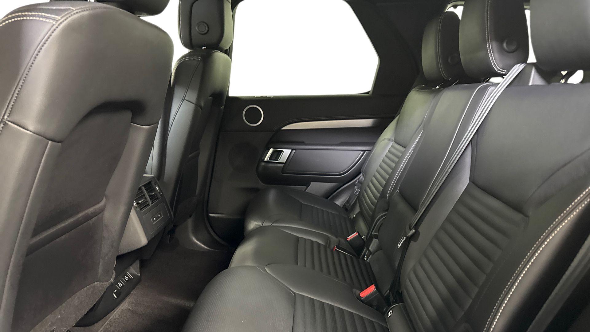 Land Rover Discovery view 4