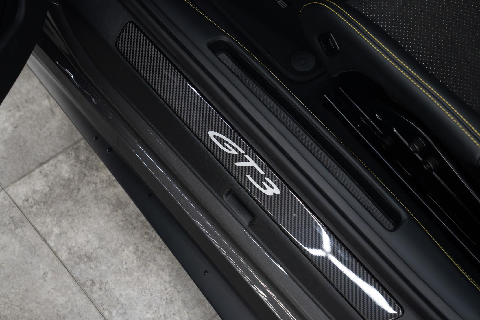 Porsche 911 view 27