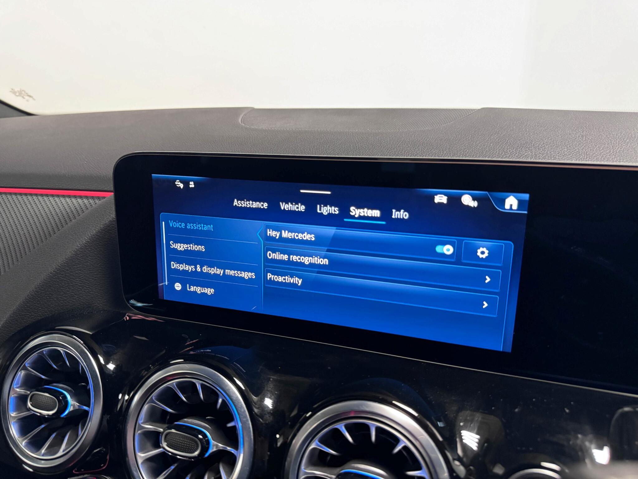 Mercedes-Benz Gla view 56