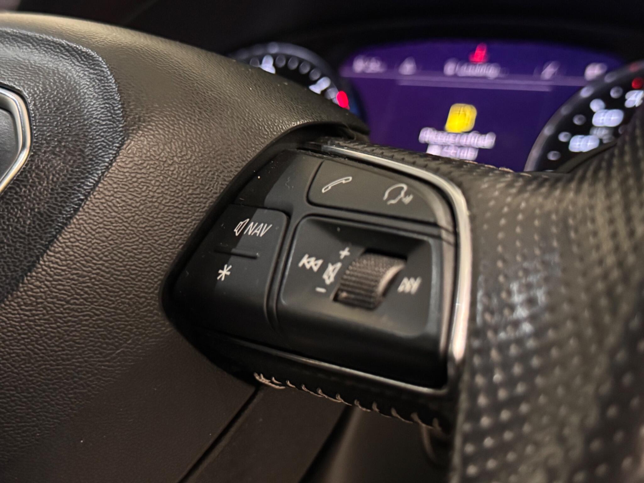 Audi Q7 view 18