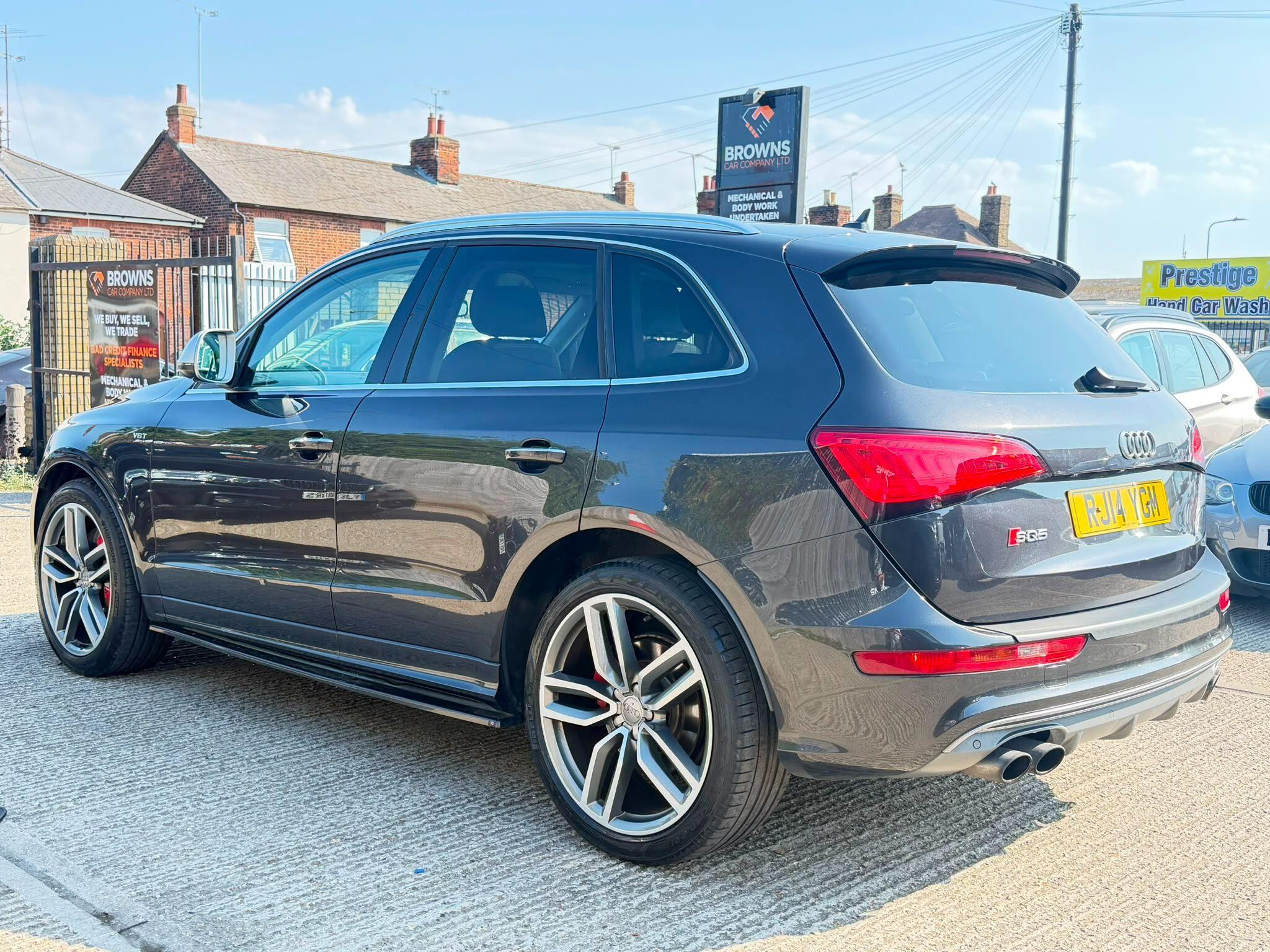 Audi SQ5 view 4