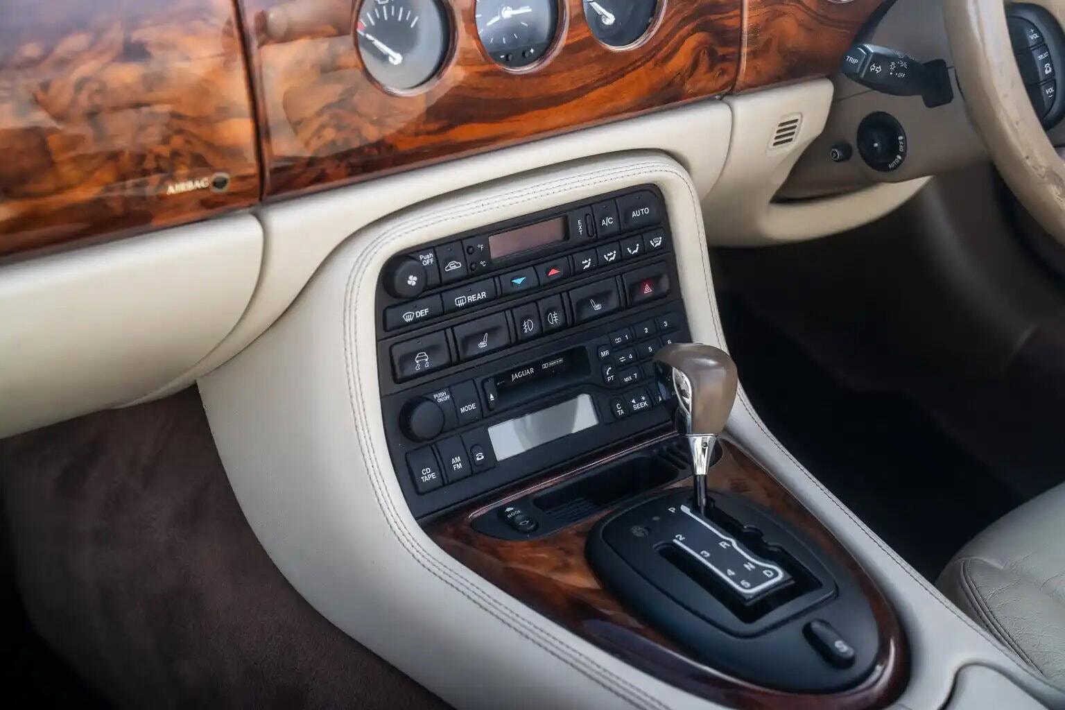 Jaguar XKR view 36
