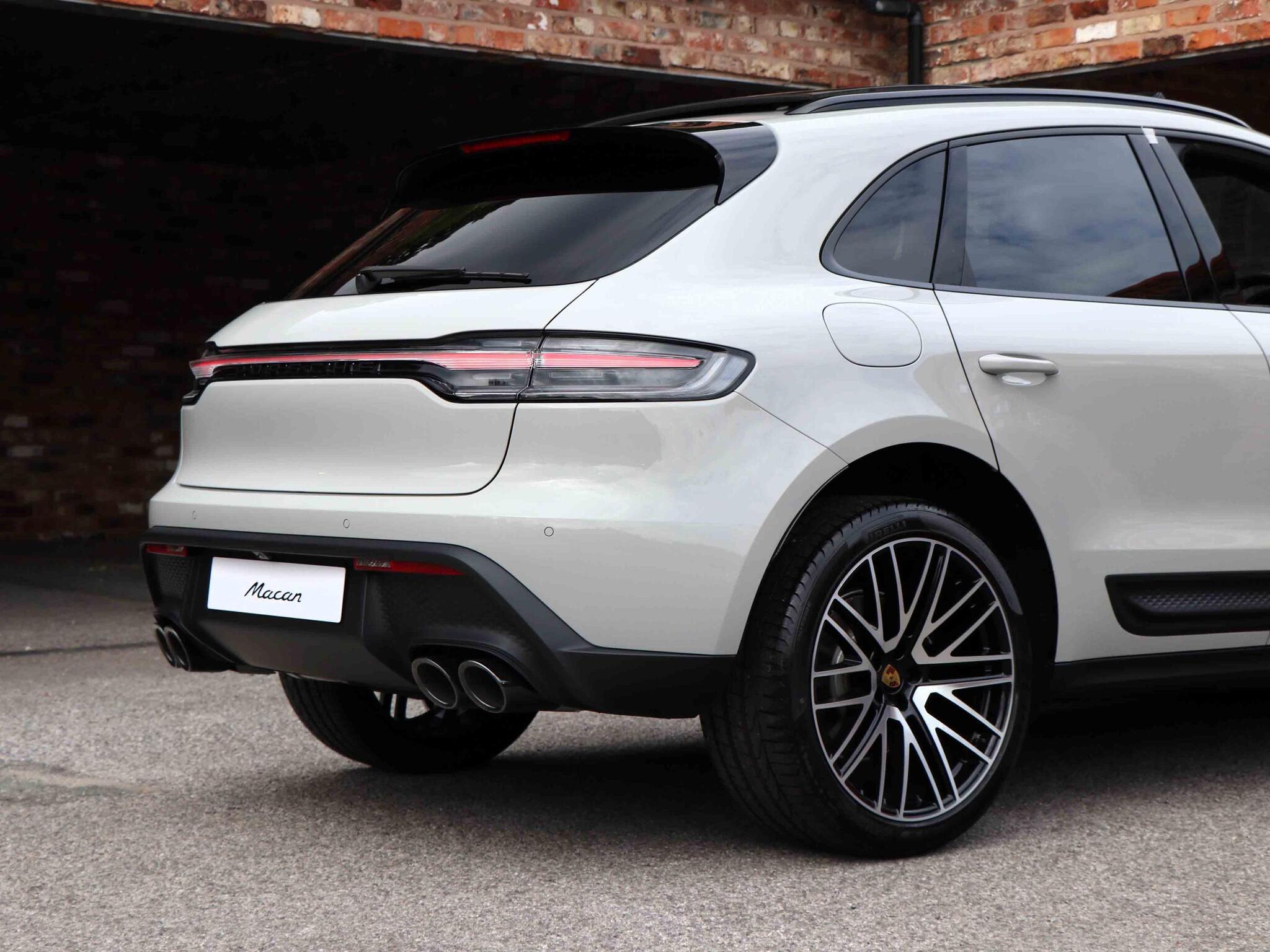 Porsche Macan view 13