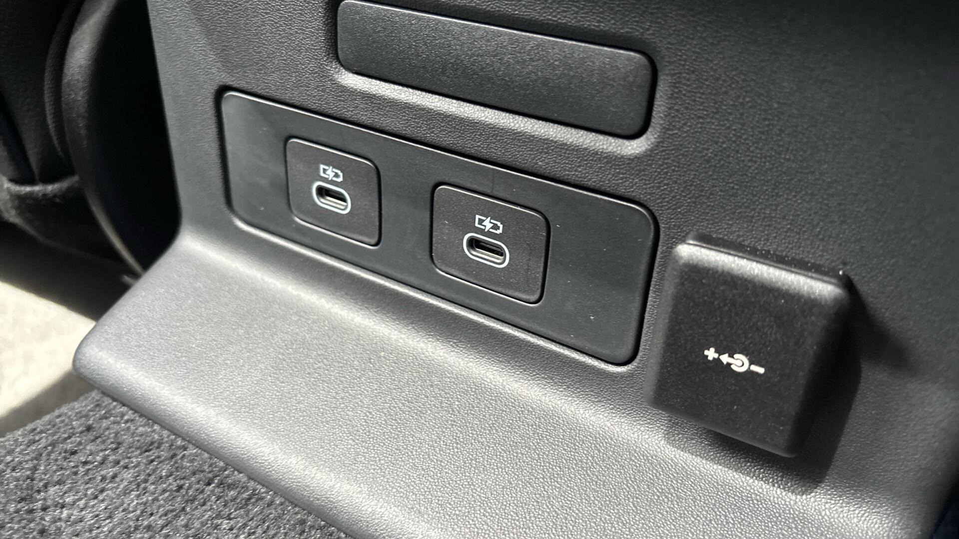 Land Rover Range Rover Velar view 43
