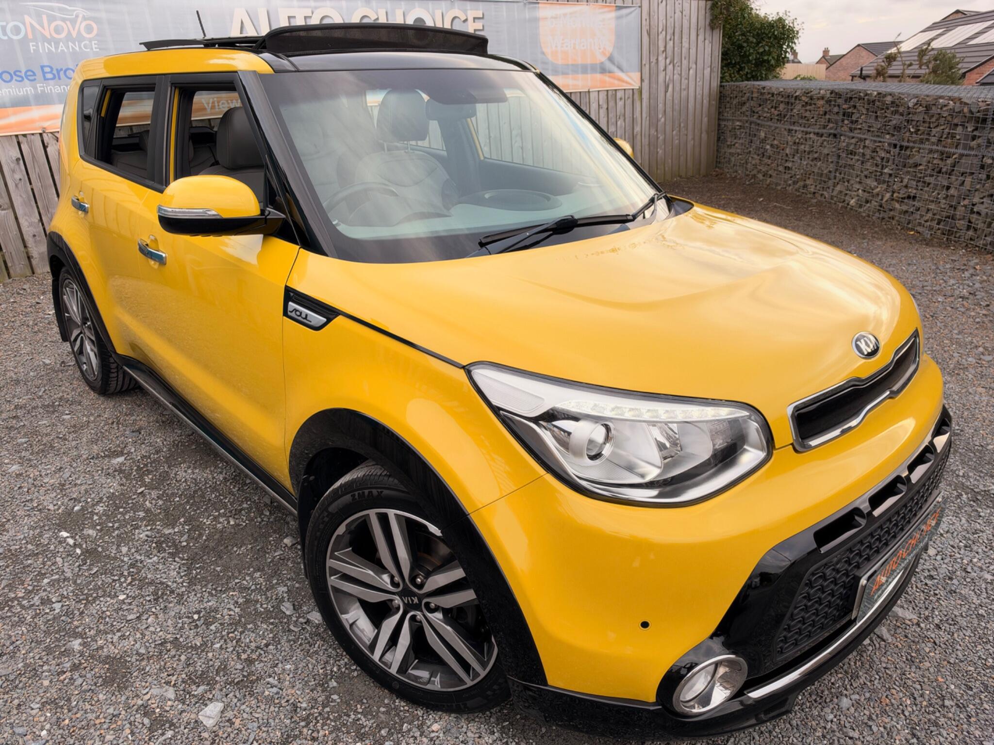 Yellow 2014 Kia Soul Hatchback Front-wheel drive Manual