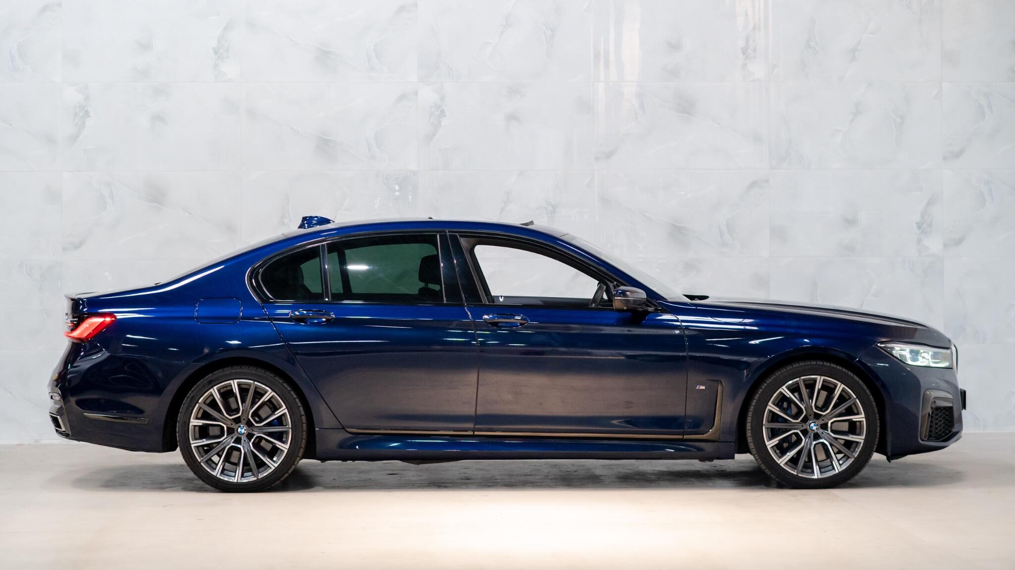 BMW 7 Series view 8
