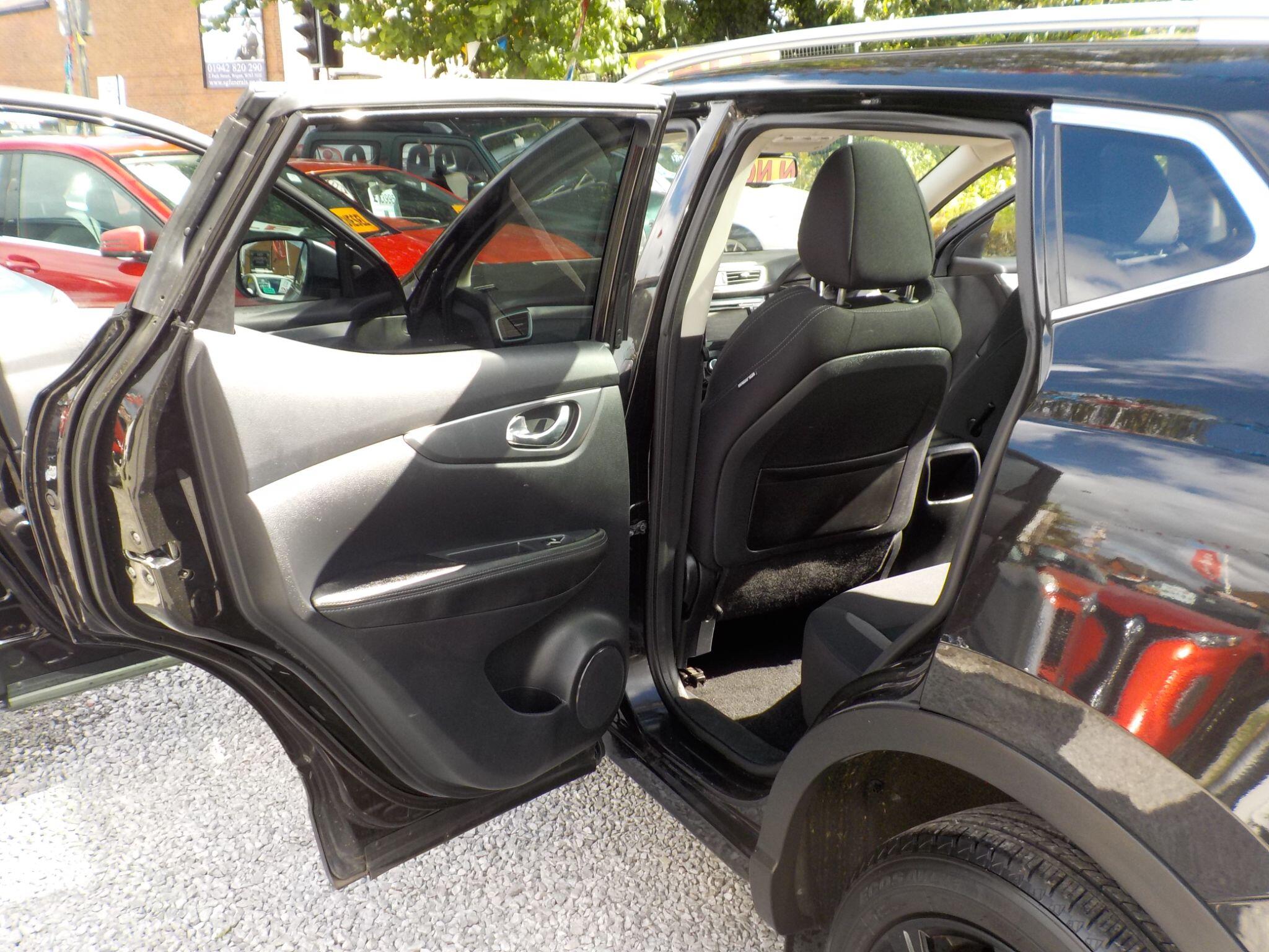 Nissan Qashqai 1.5 dCi N-Connecta Euro 6 (s/s) 5dr
