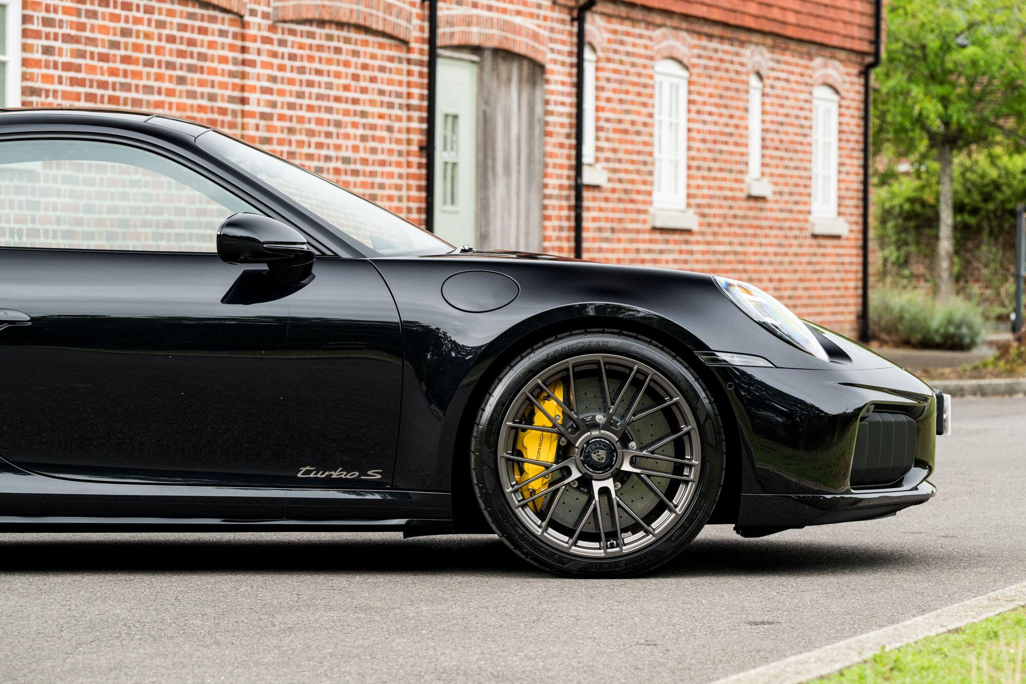 Porsche 911 view 21