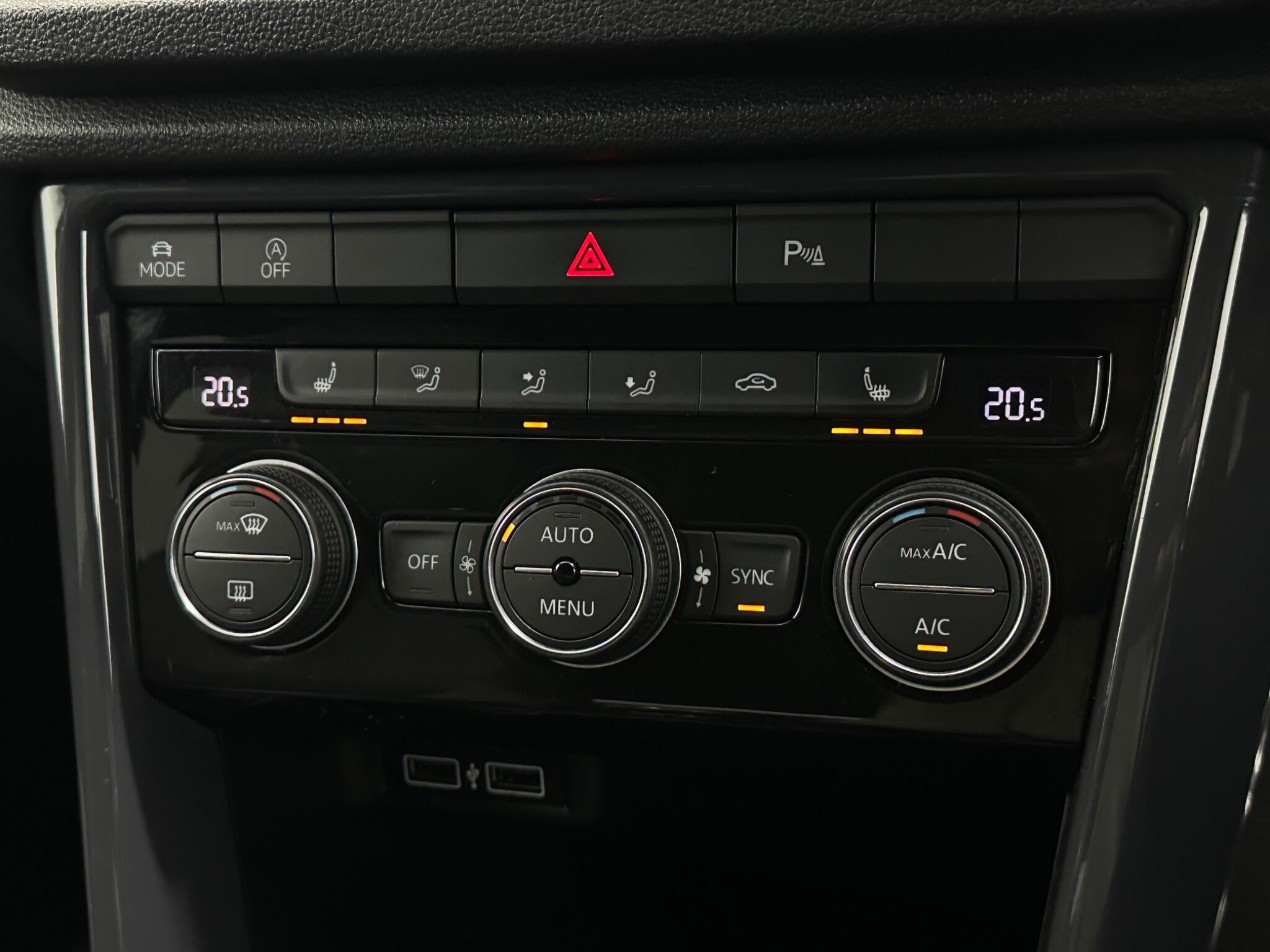 Volkswagen T-Roc view 21