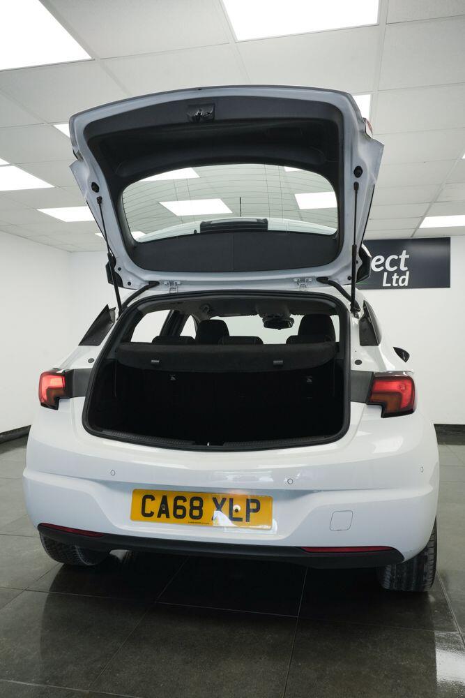 Vauxhall Astra view 8