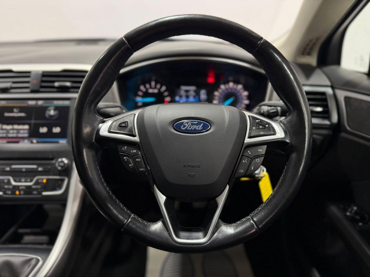 Ford Mondeo view 22