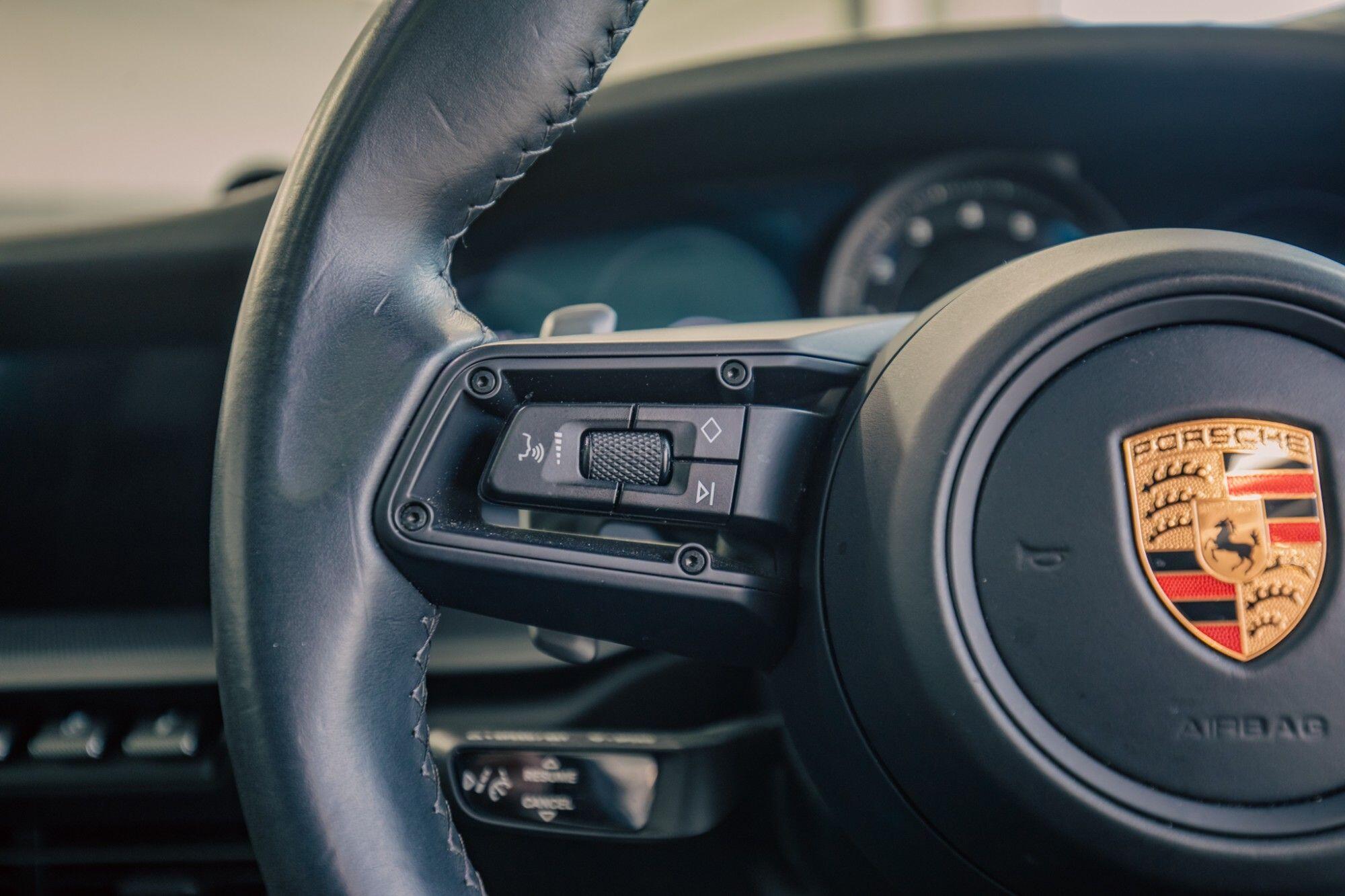 Porsche 911 view 18