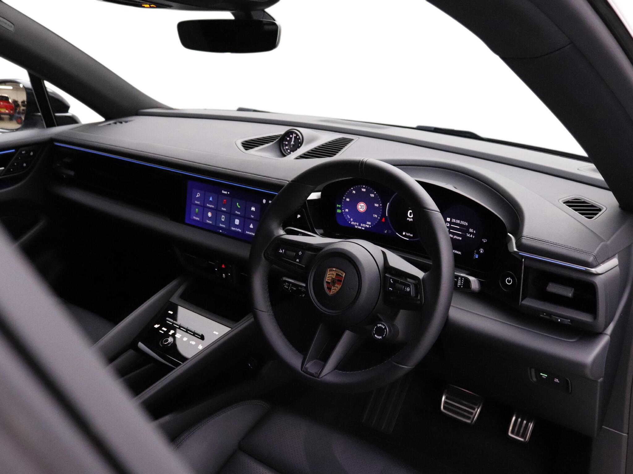 Porsche Macan view 9