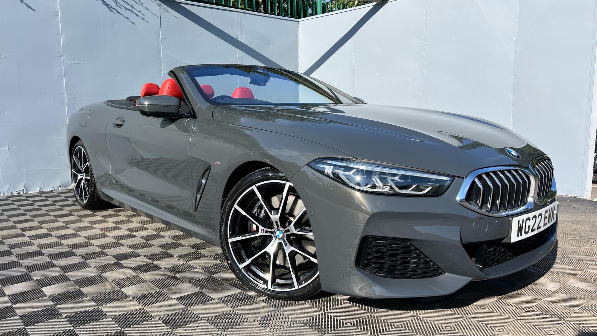BMW 8 Series view 24