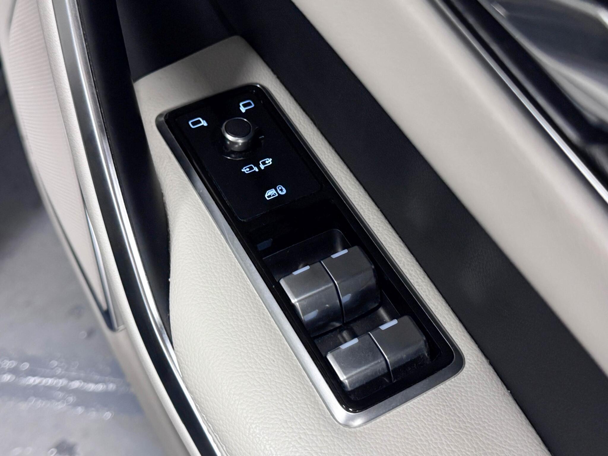 Jaguar F-Pace view 17