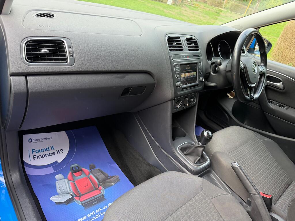 Volkswagen Polo view 3