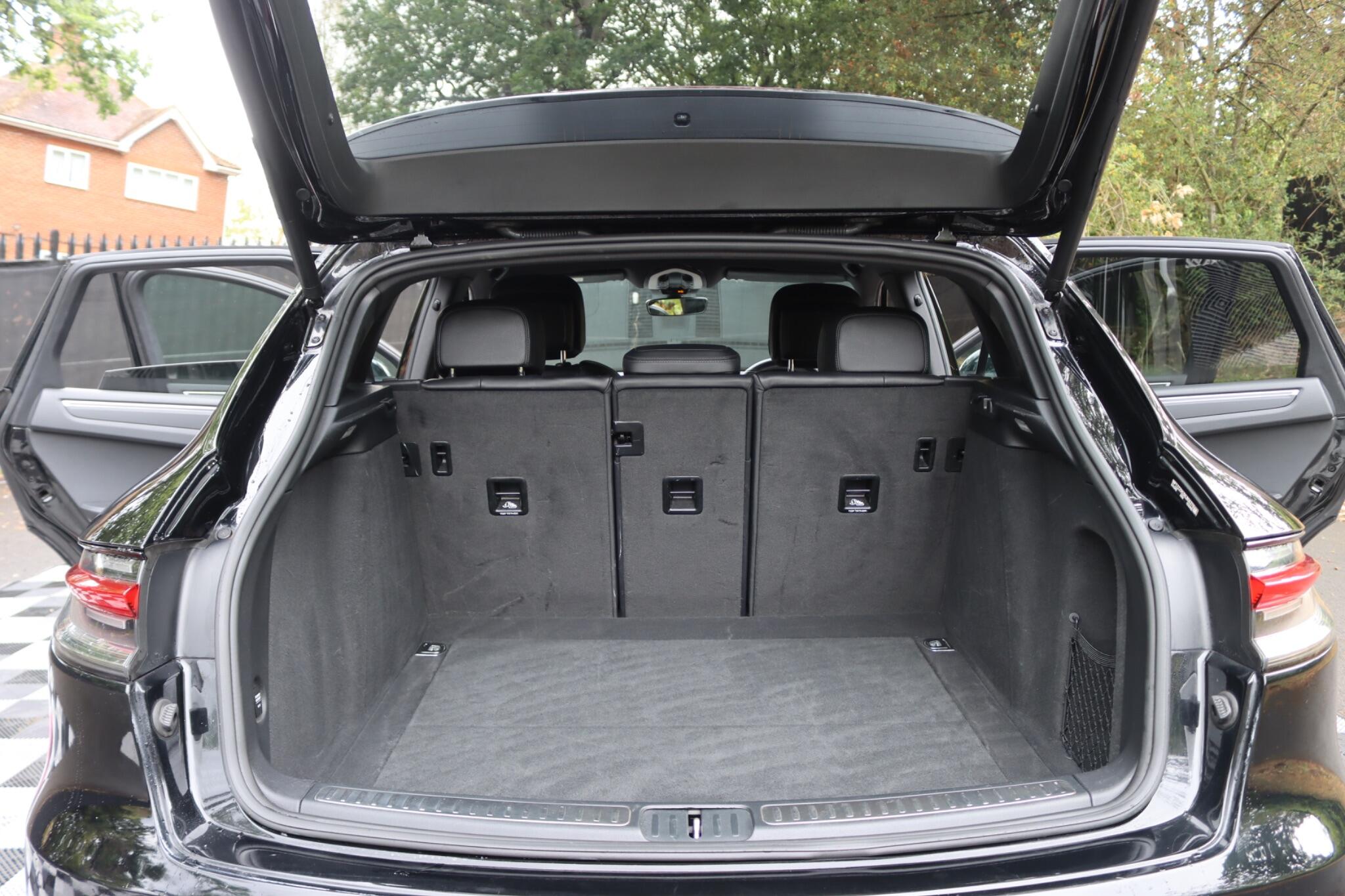 Porsche Macan view 9