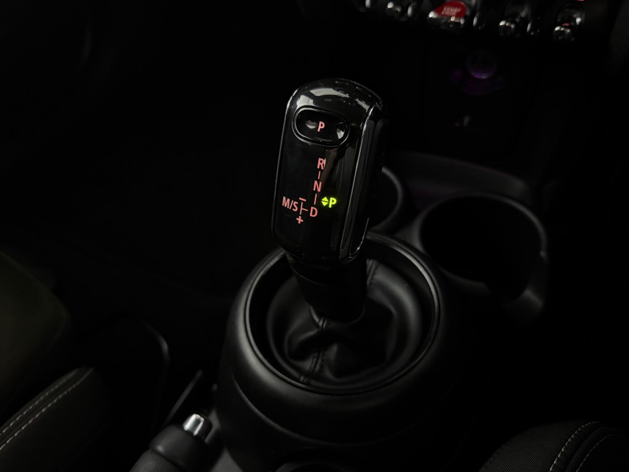 Mini Convertible view 19