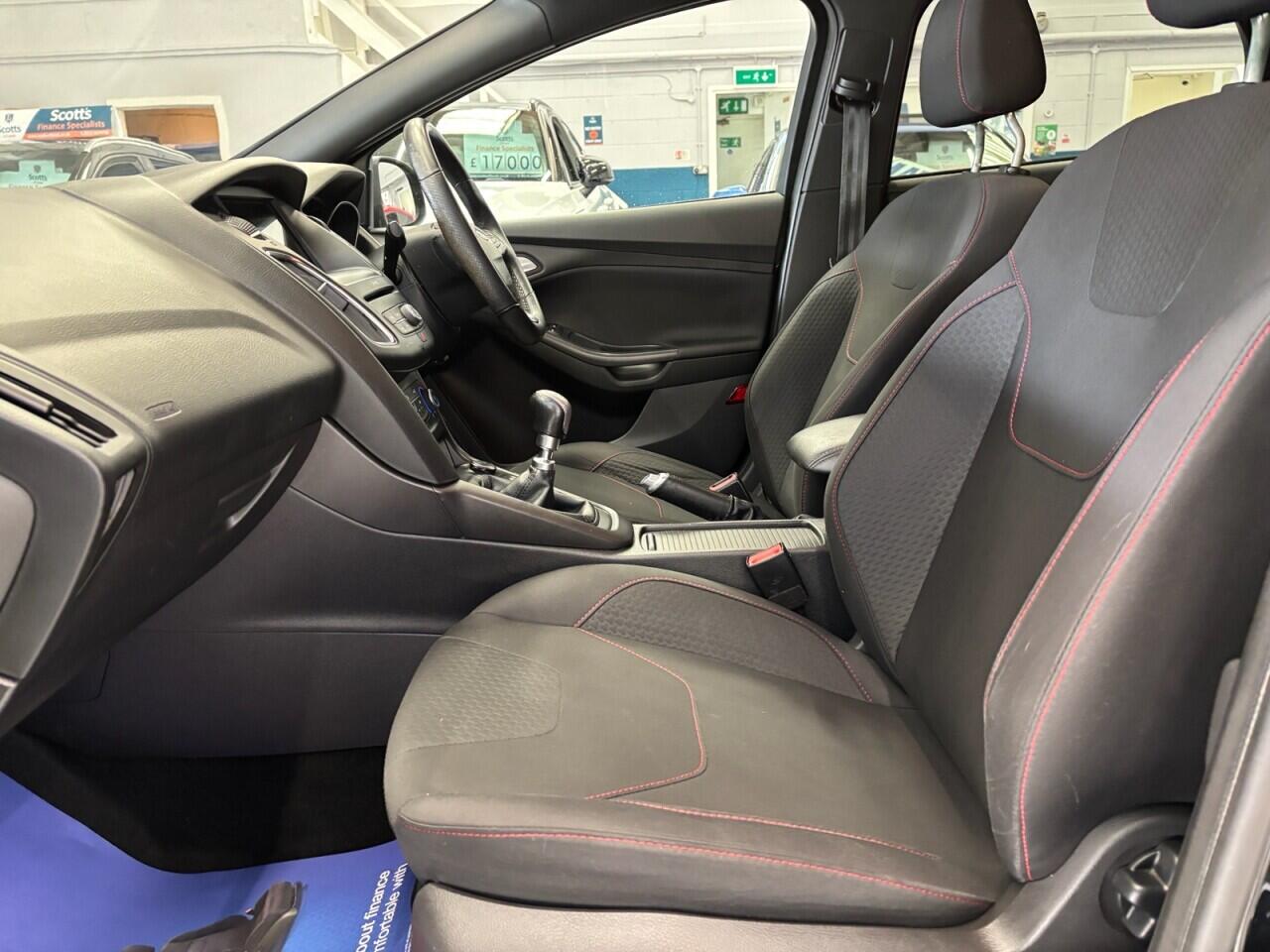 Ford Focus view 25