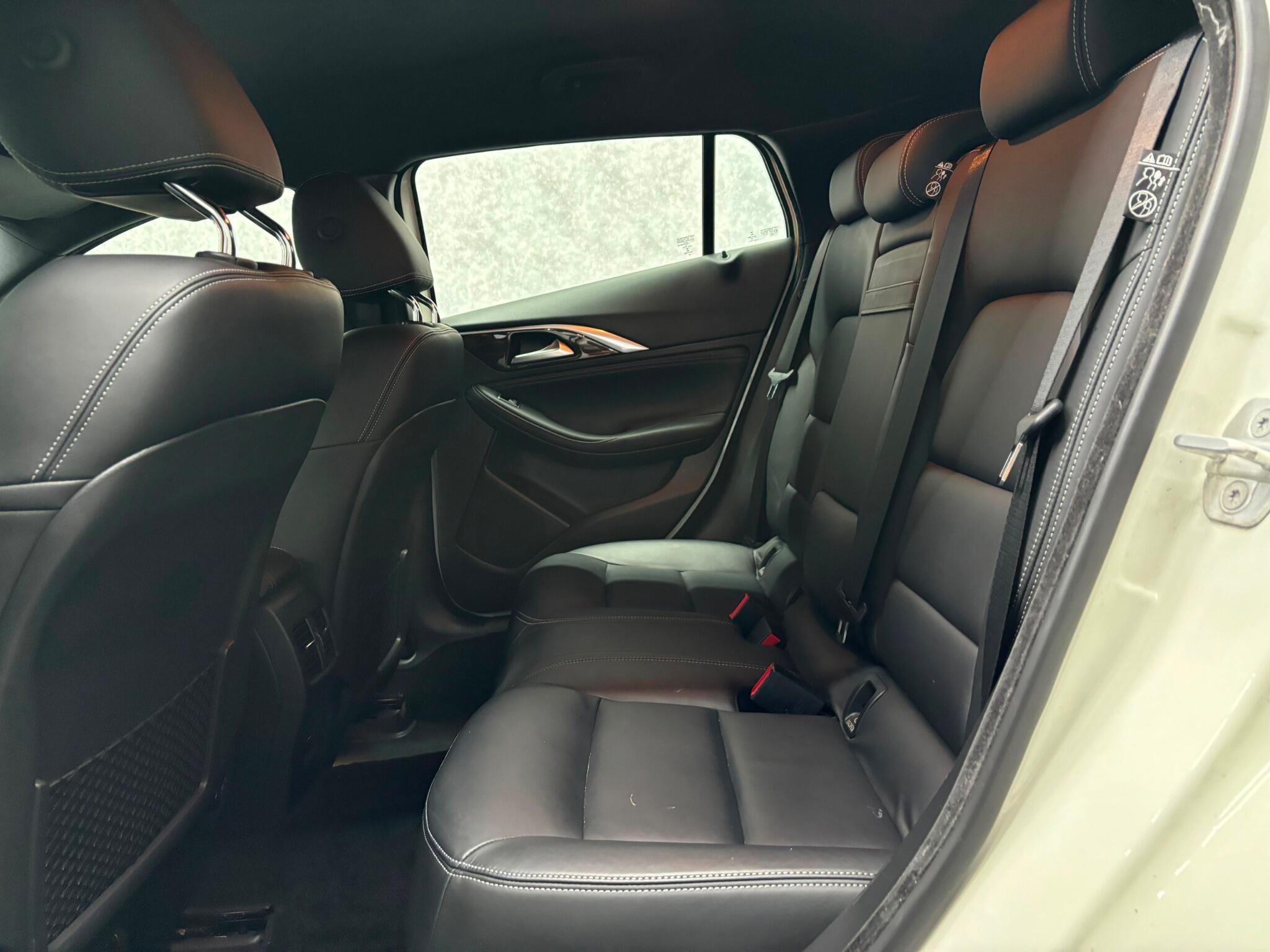 Infiniti Q30 view 6